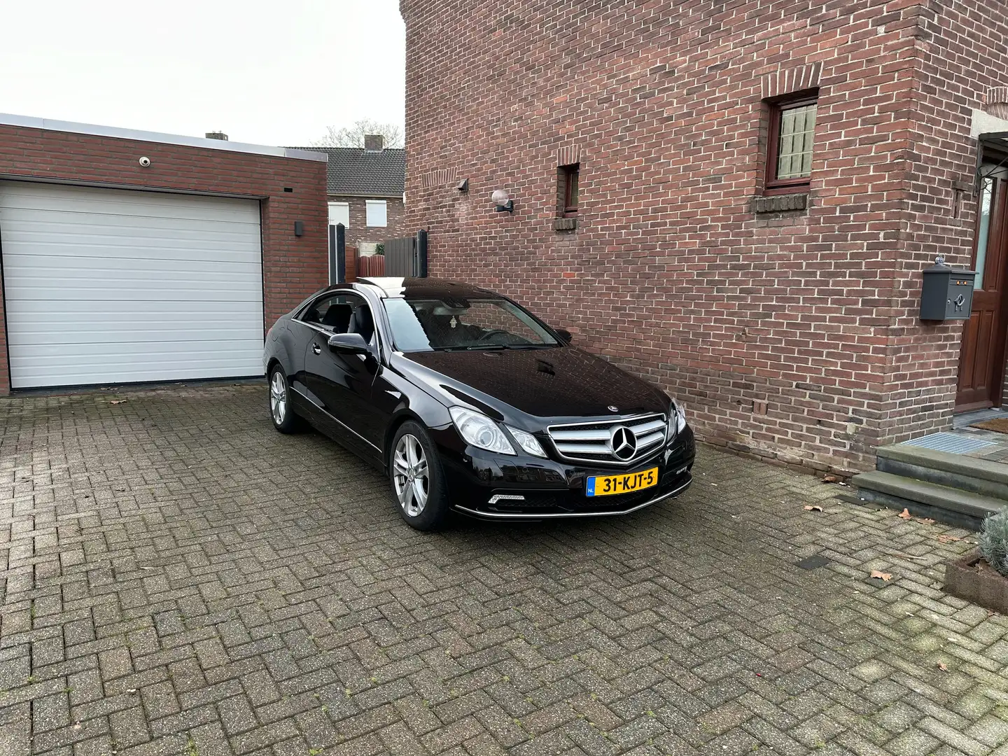 Mercedes-Benz E 350 CGI 350 Elegance Zwart - 1