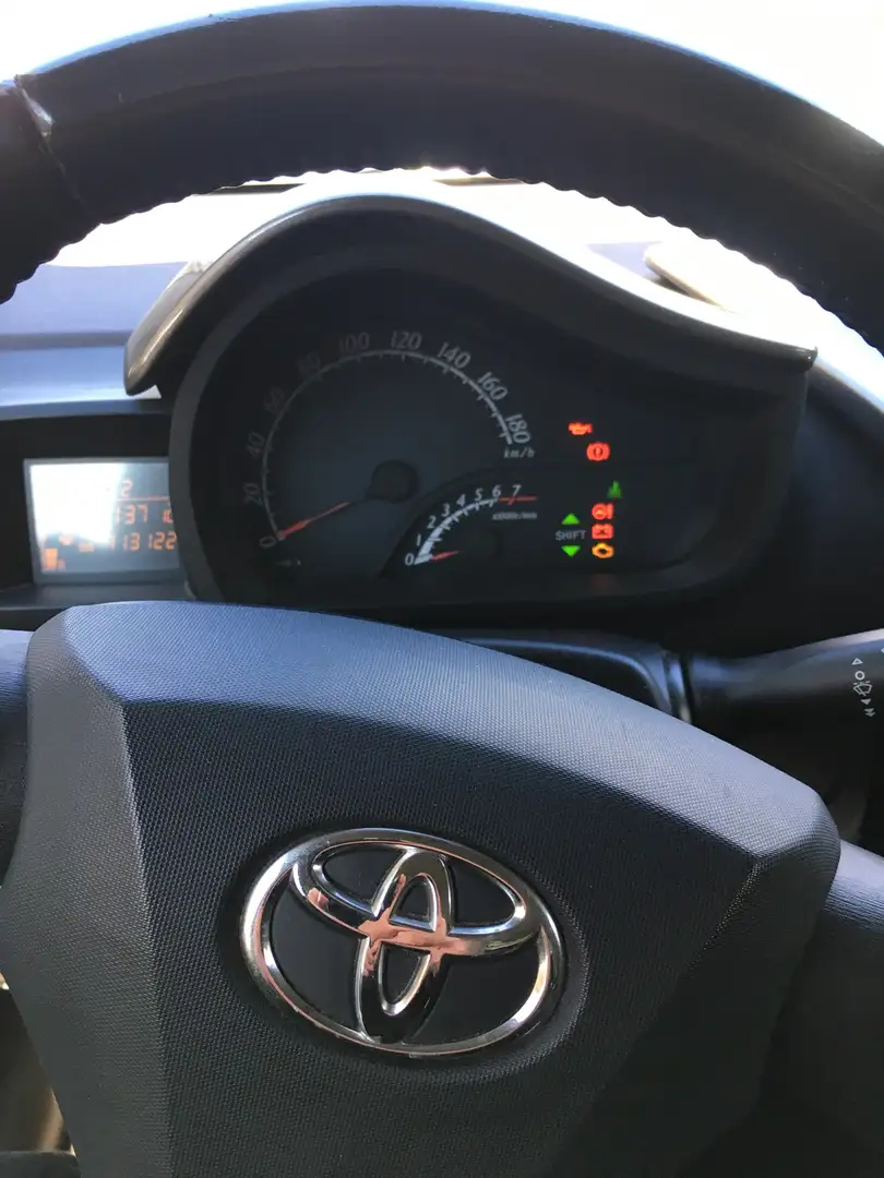 Toyota iQ 1.0 Чорний - 2