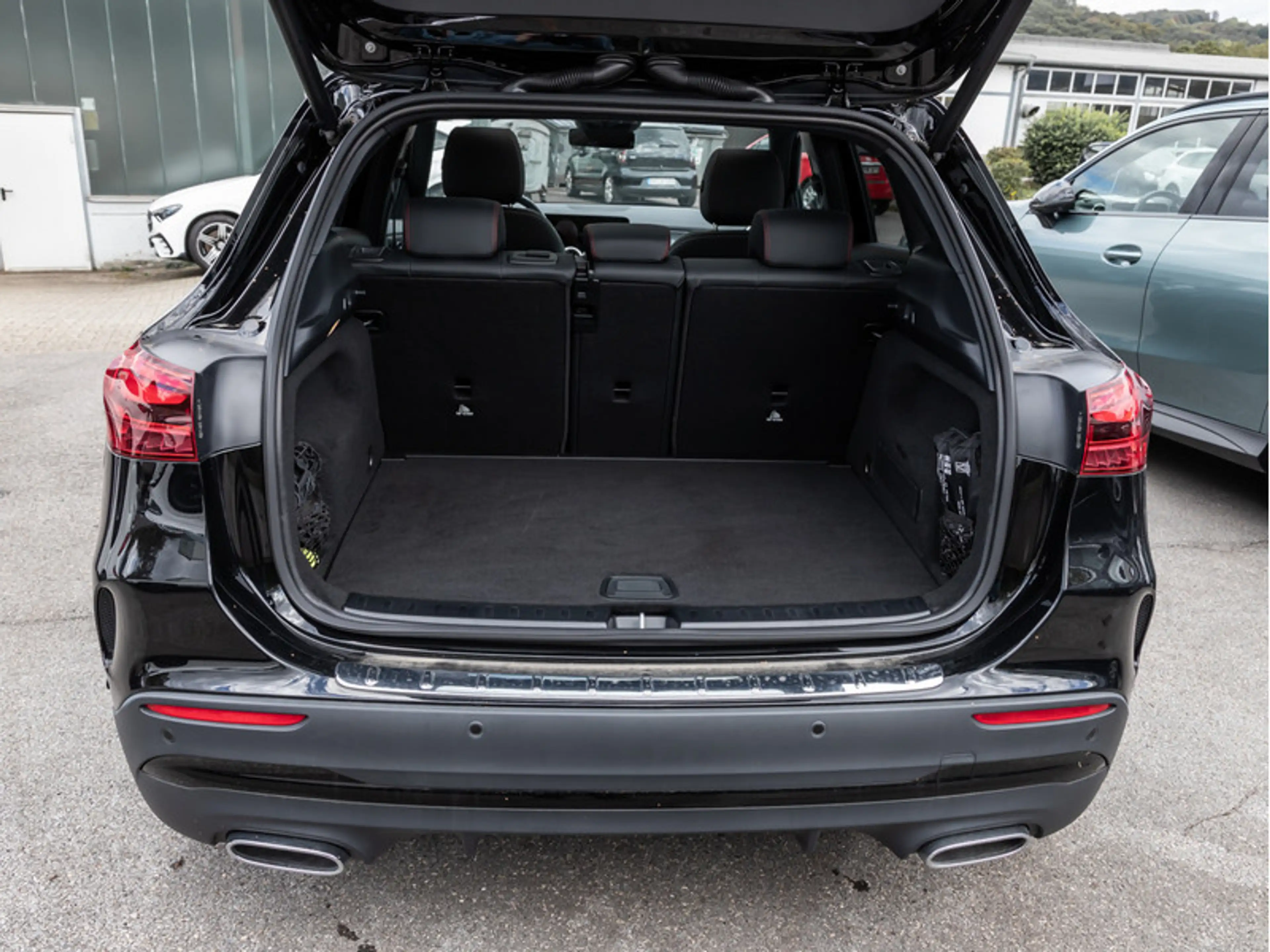 Mercedes-Benz GLA 200 d AMG-Sport/MLB/360/Pano/AHK/Night/Totw — photo 6