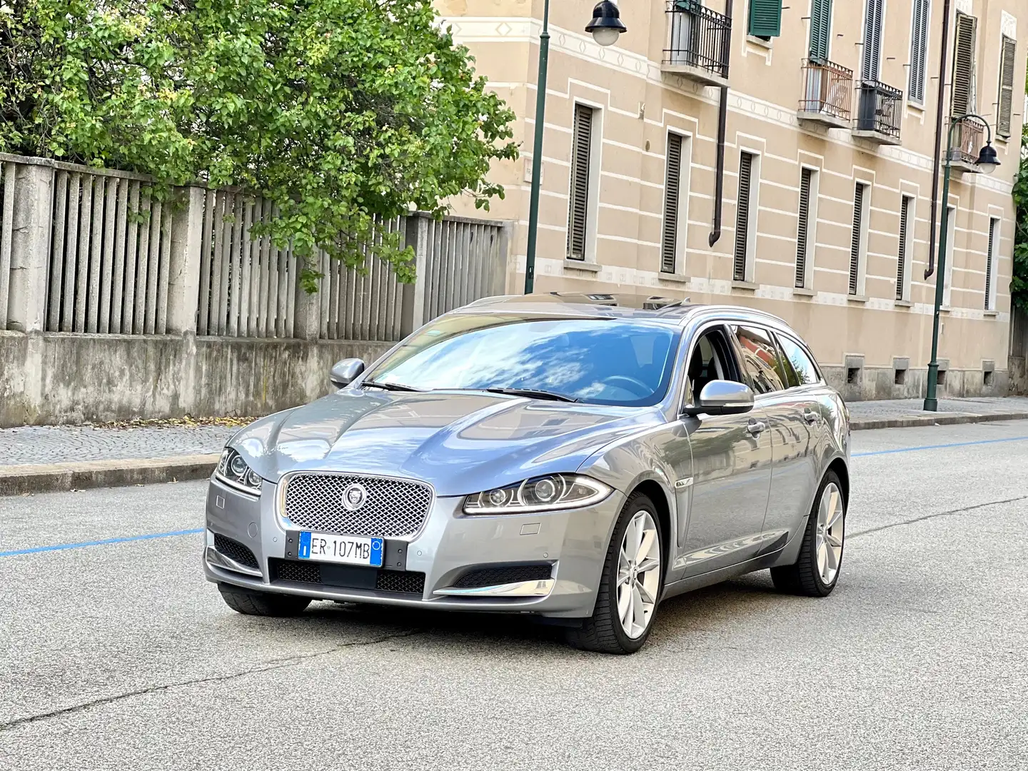 Jaguar XF Sportbrake 3.0 D V6 241cv aut.8 Prem. Luxury 1PROP Szürke - 1