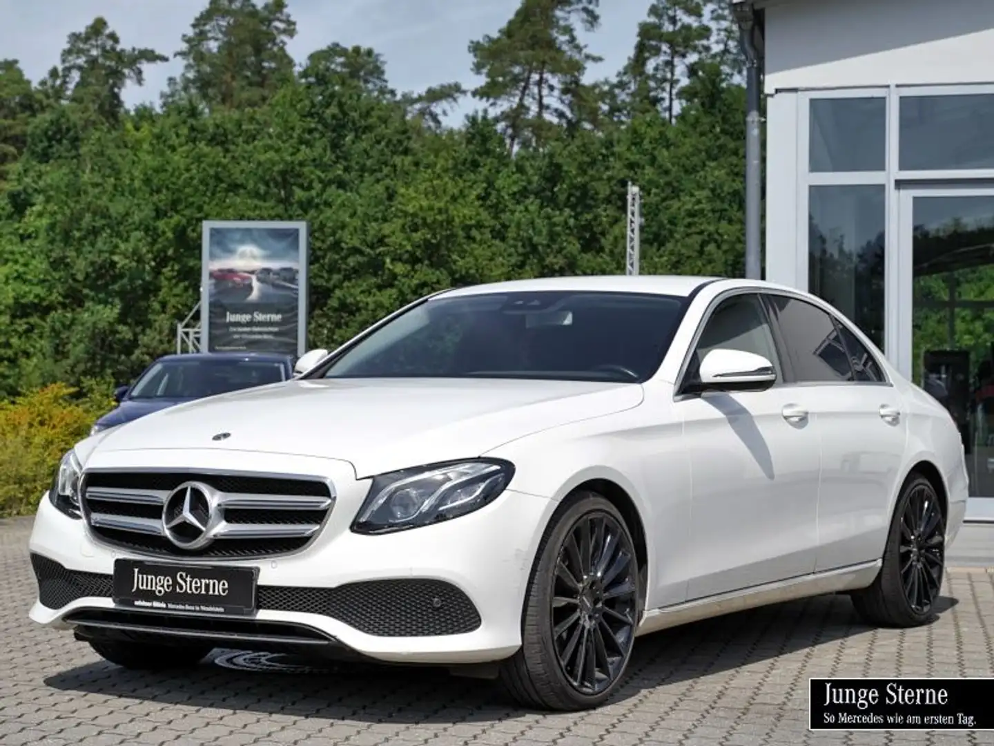 Mercedes-Benz E 220 d AVANTGARDE MULTIBEAM+KAM+TOTW+SHZ+AMB+SP Bianco - 2