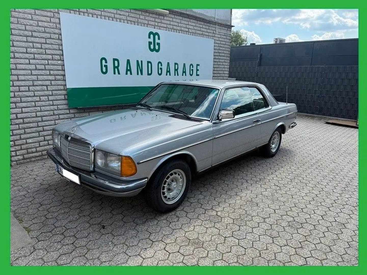 Mercedes-Benz 230 E Silber - 1