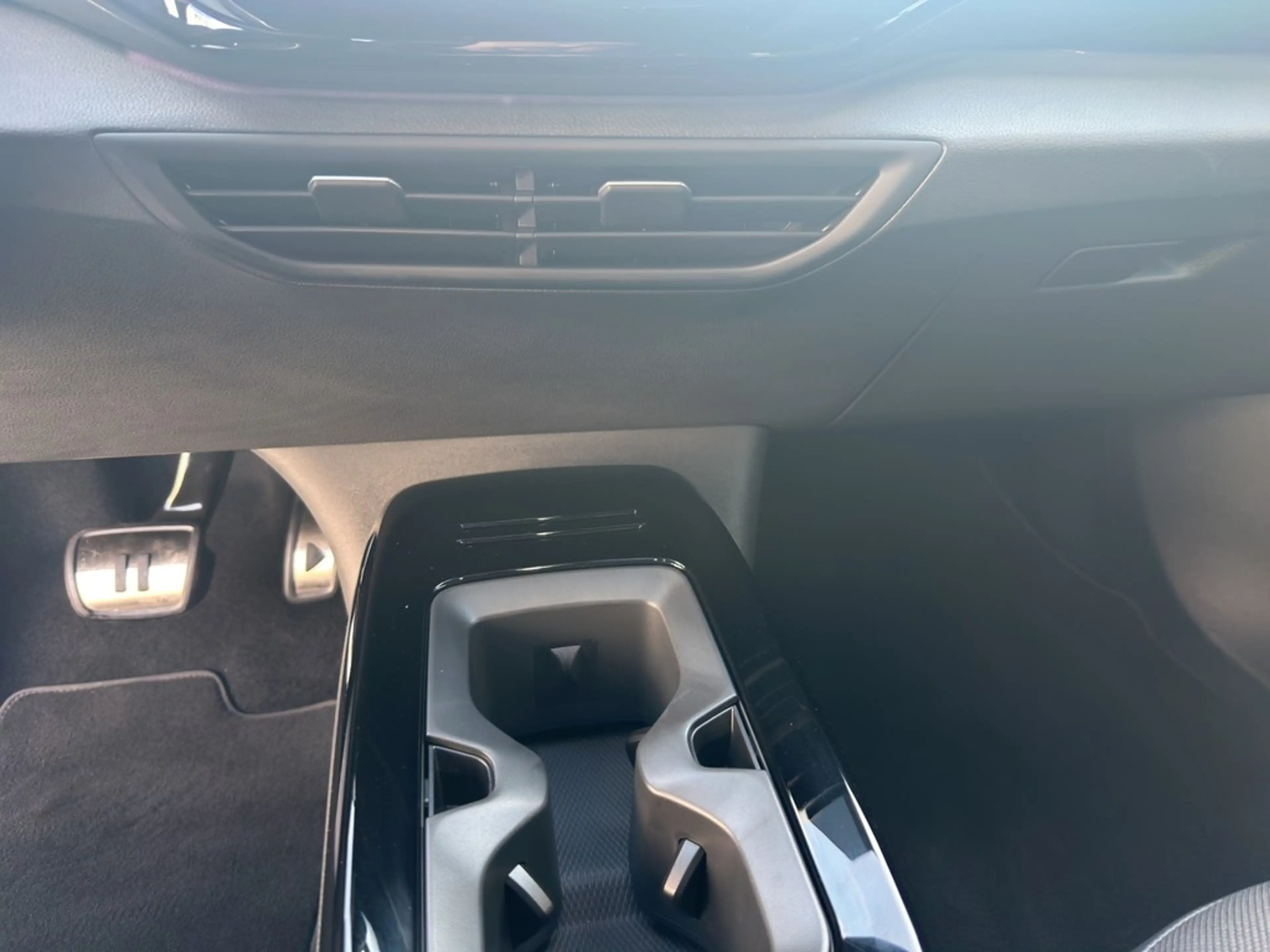 Volkswagen ID.4 GTX 4MOTION 77 kWh 1-Gang-Automatik PANO — photo 14