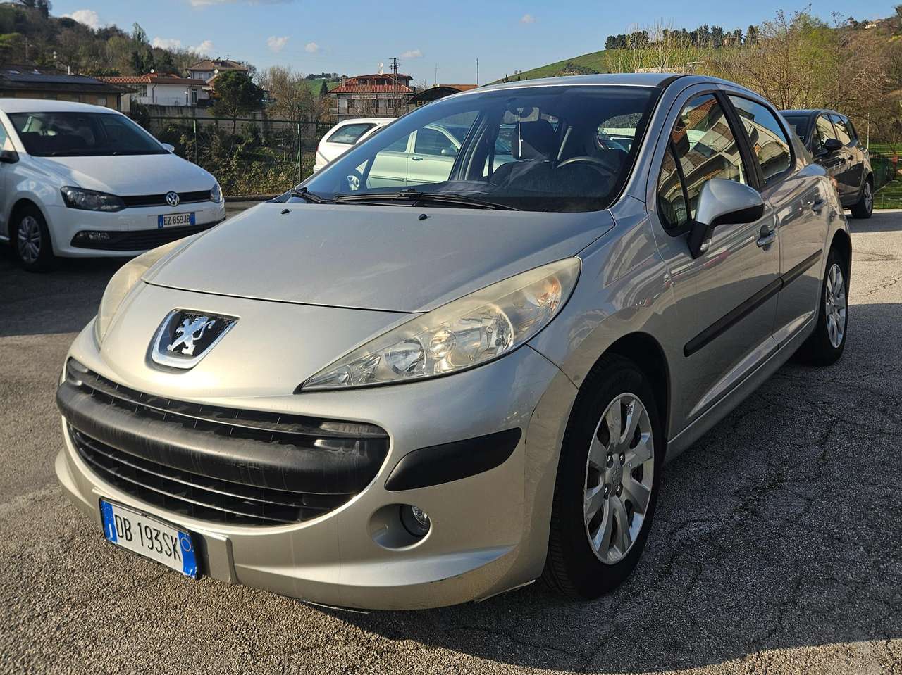 Peugeot 207 207 5p 1.4 hdi One-Line
