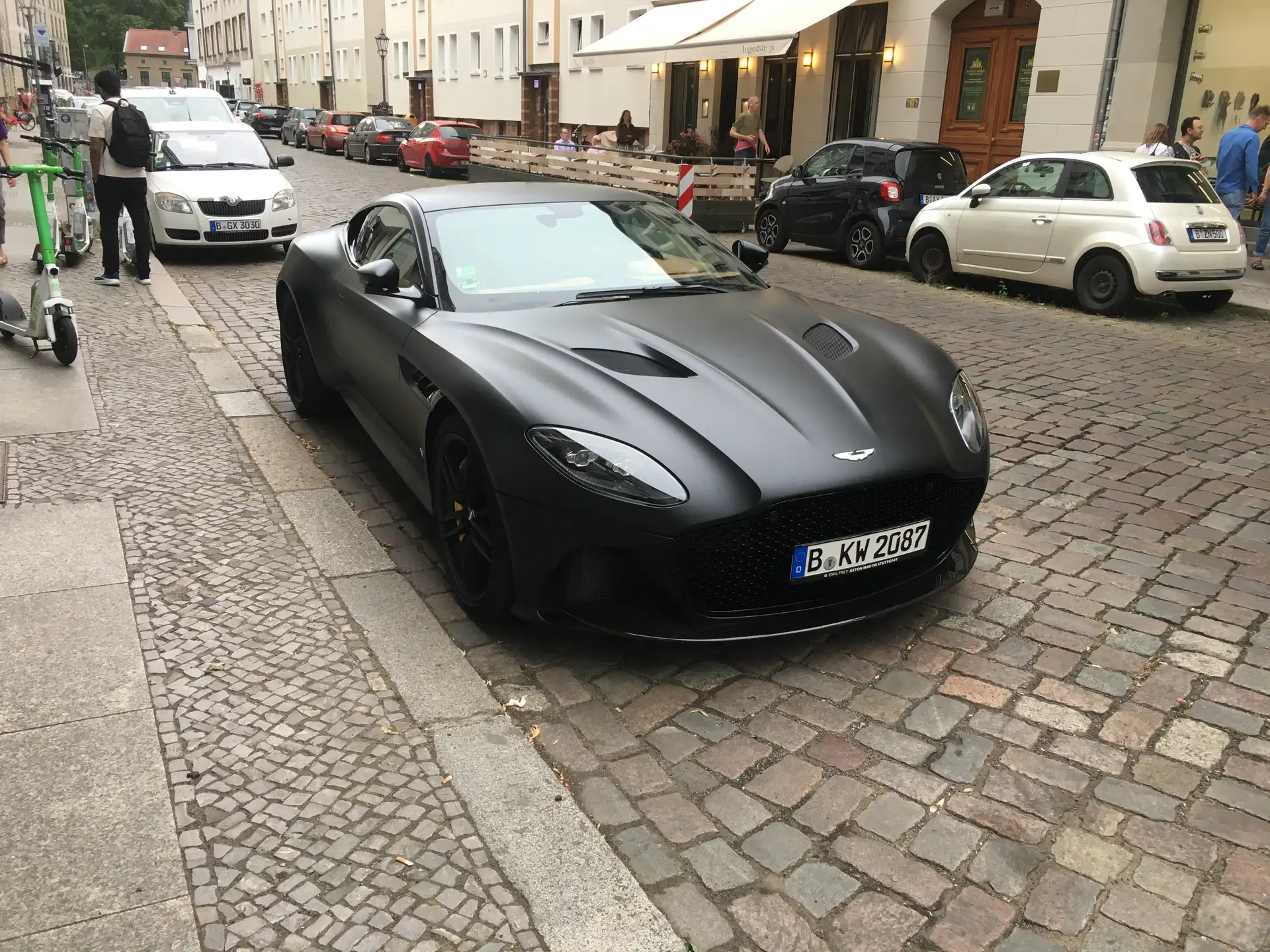 애스턴마틴 DBS Coupe 2023 검정 사진 5