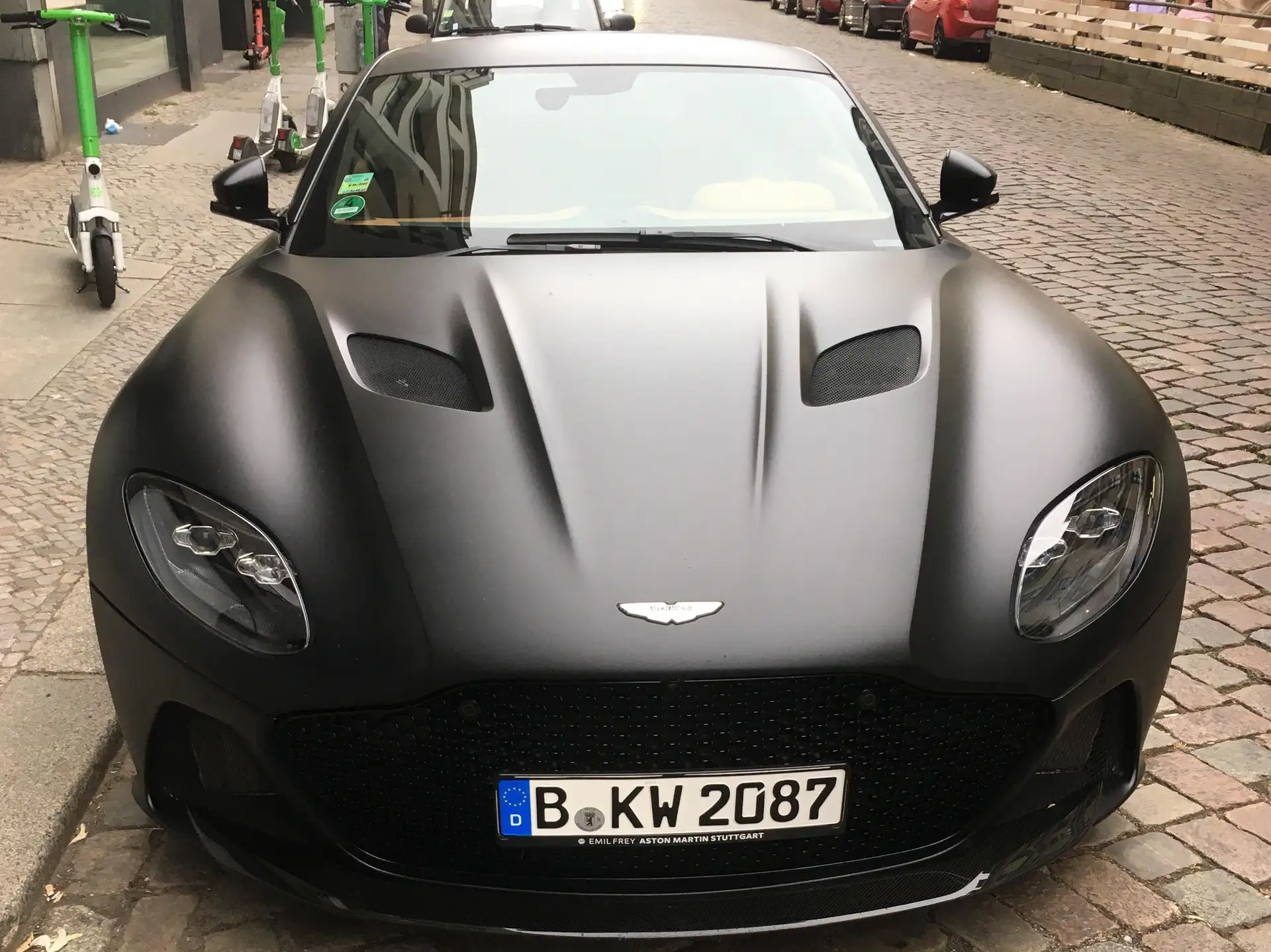 애스턴마틴 DBS Coupe 2023 검정 사진 6