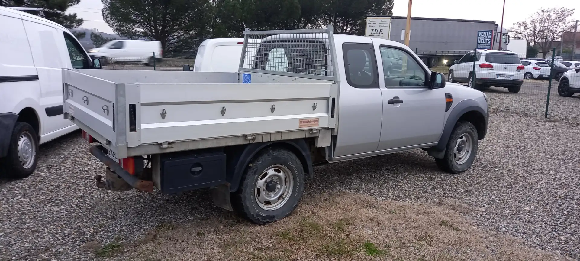 Ford Ranger 2.5 TDCi 143 SUPER CAB XL 4X4 Silber - 1