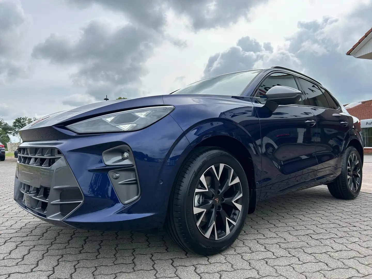 CUPRA Terramar 1.5 TSI DSG / Edge Paket AHK 110 kW (150 PS), A... Blau - 1