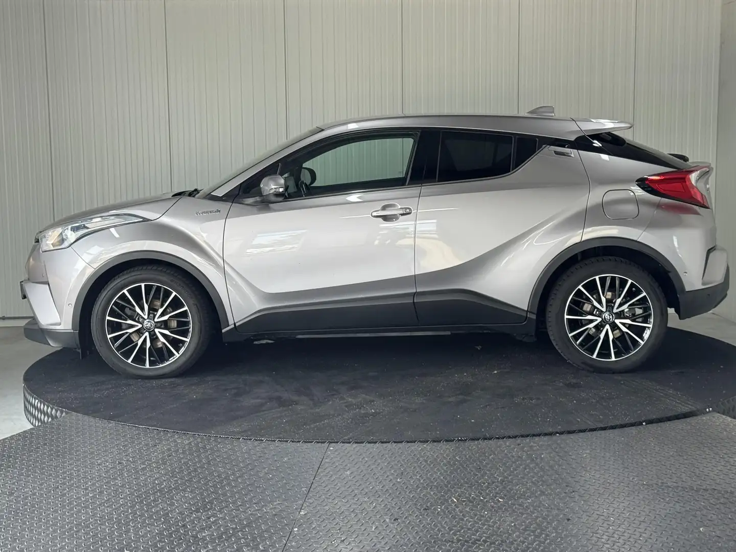 Toyota C-HR 1.8 Hybrid Executive PDC Navi NL Camera Grijs - 2