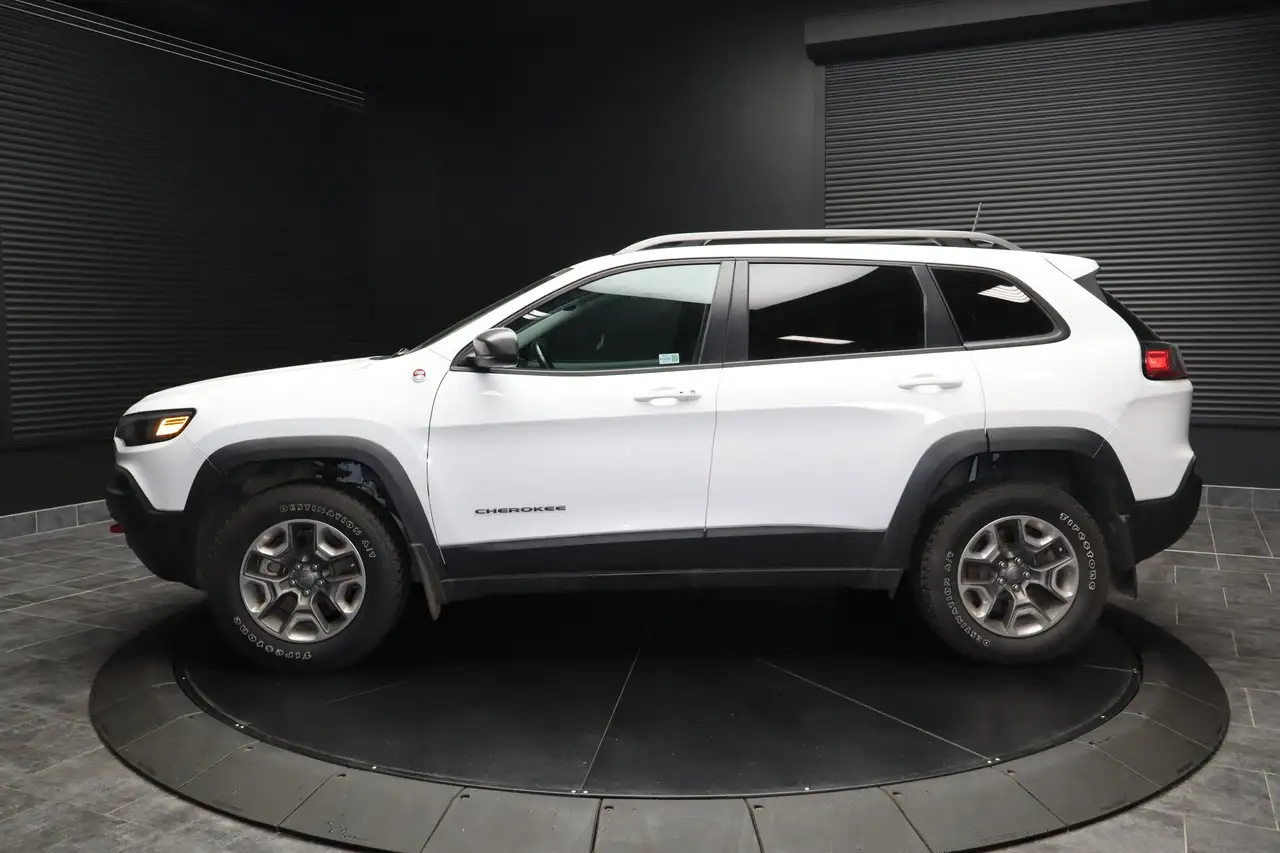 Jeep Cherokee снимка Jeep Cherokee