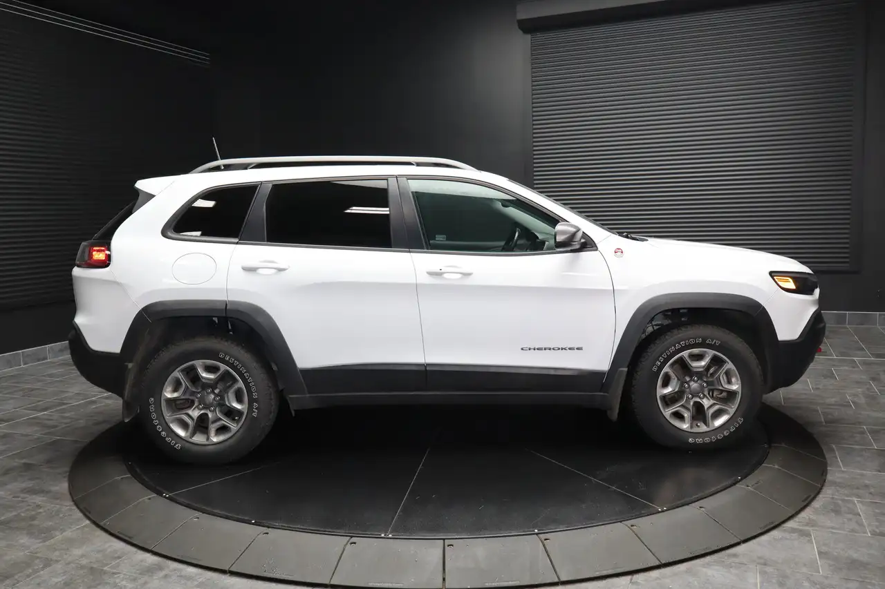 Jeep Cherokee снимка Jeep Cherokee