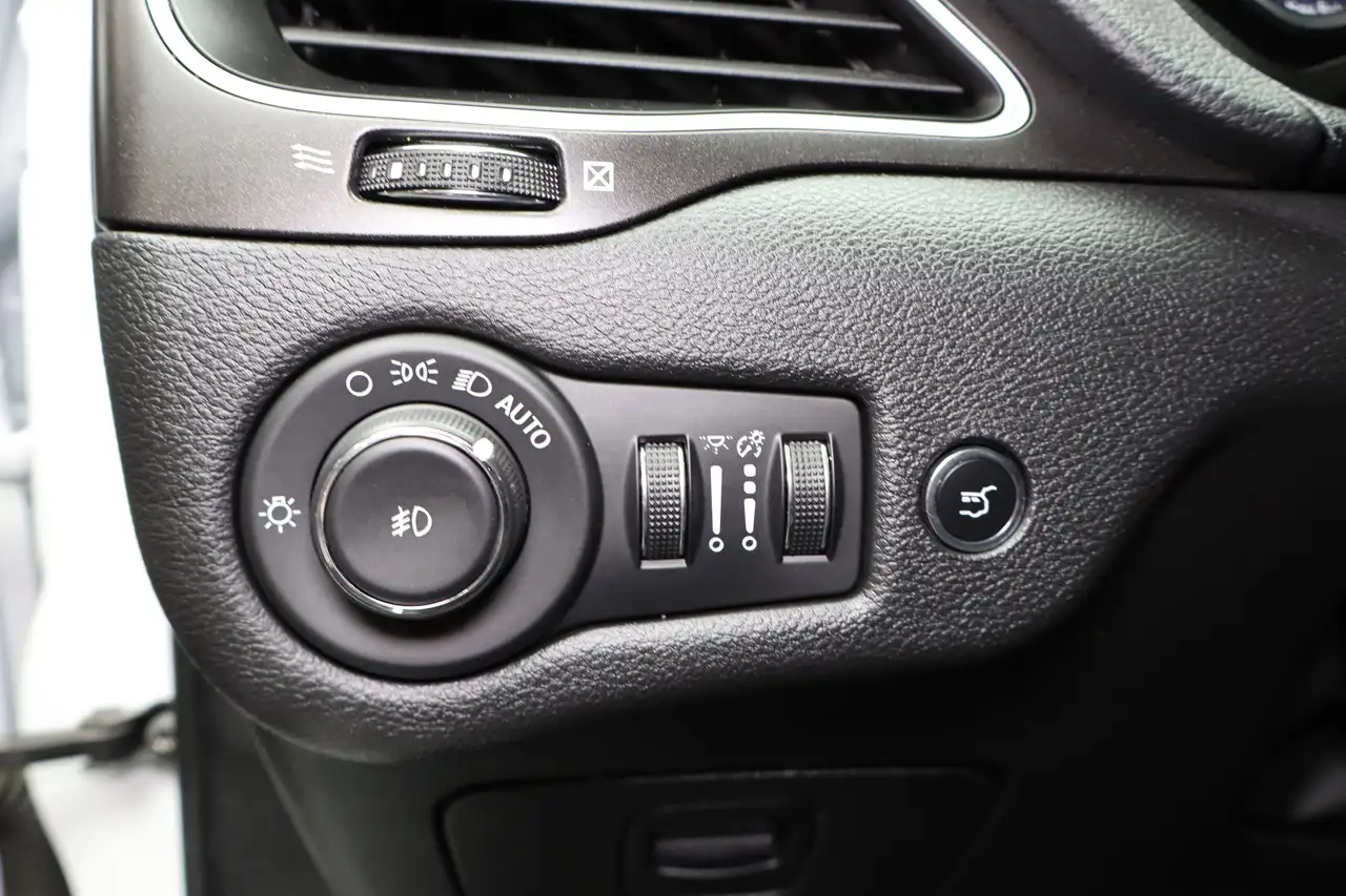 Jeep Cherokee снимка Jeep Cherokee