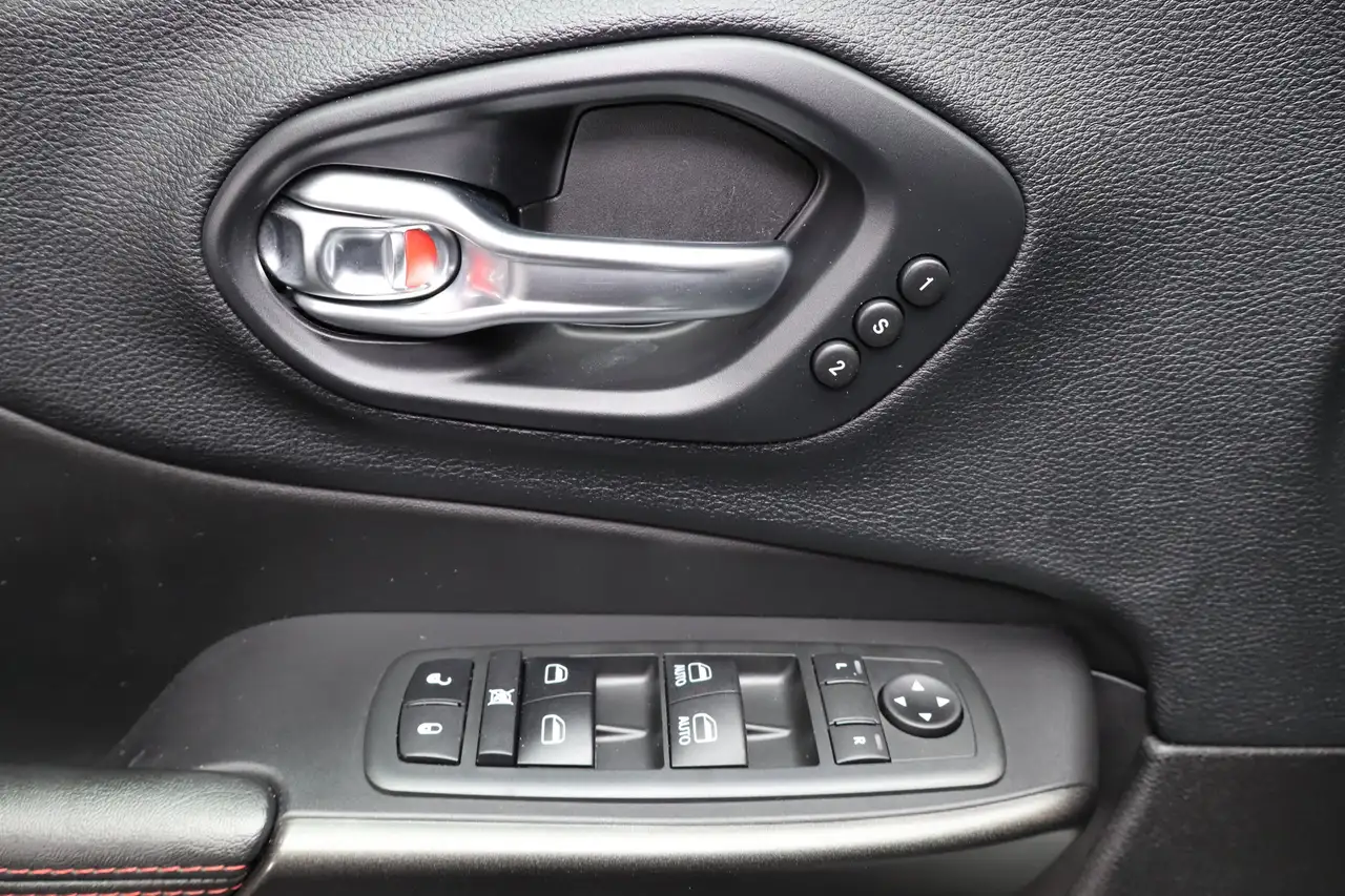 Jeep Cherokee снимка Jeep Cherokee