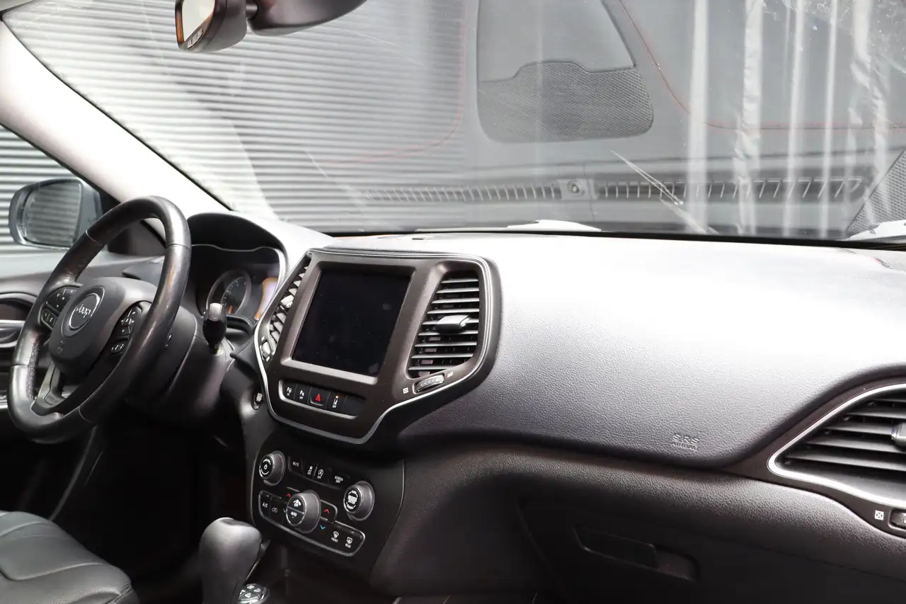 Jeep Cherokee снимка Jeep Cherokee