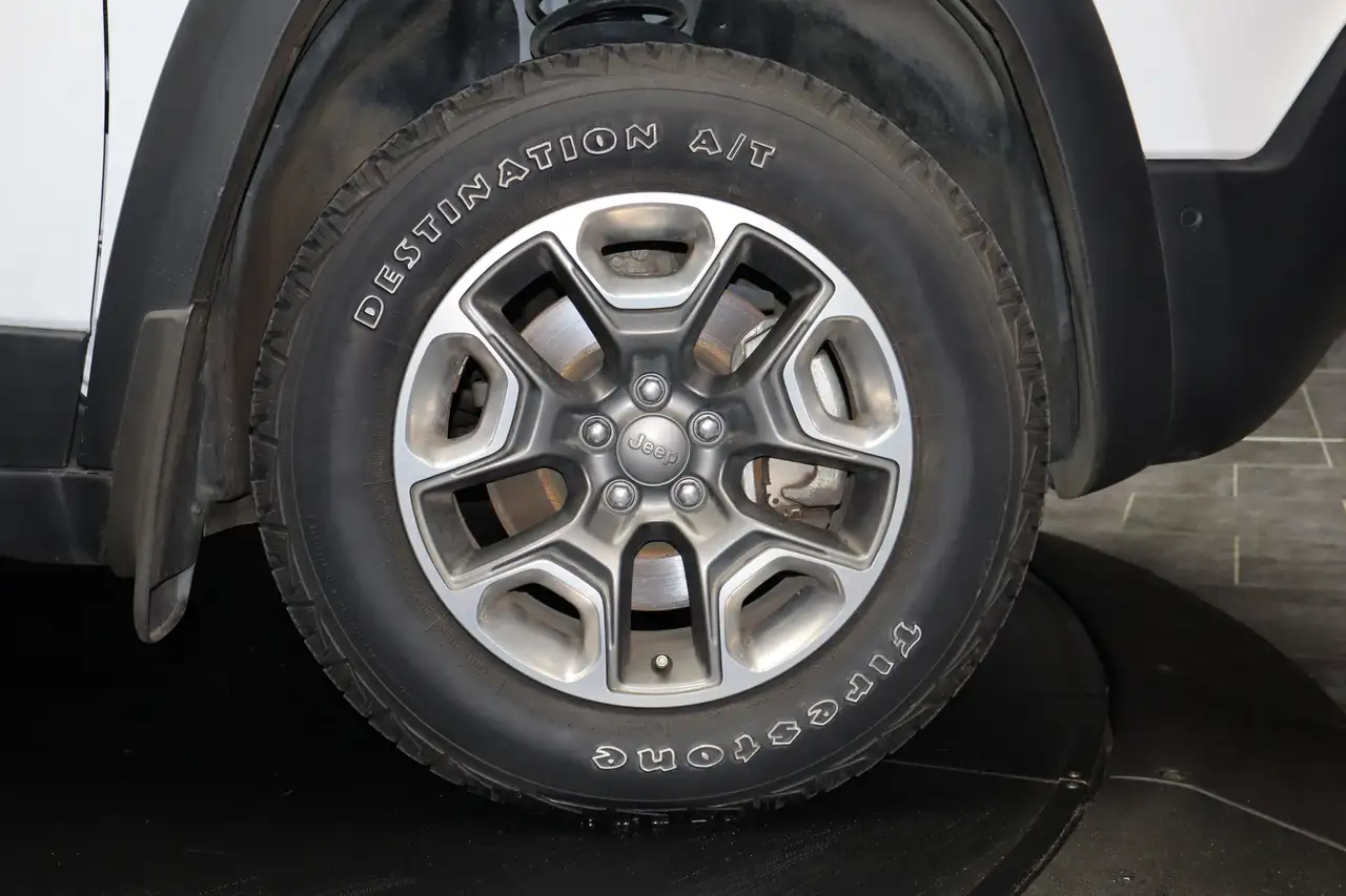 Jeep Cherokee снимка Jeep Cherokee