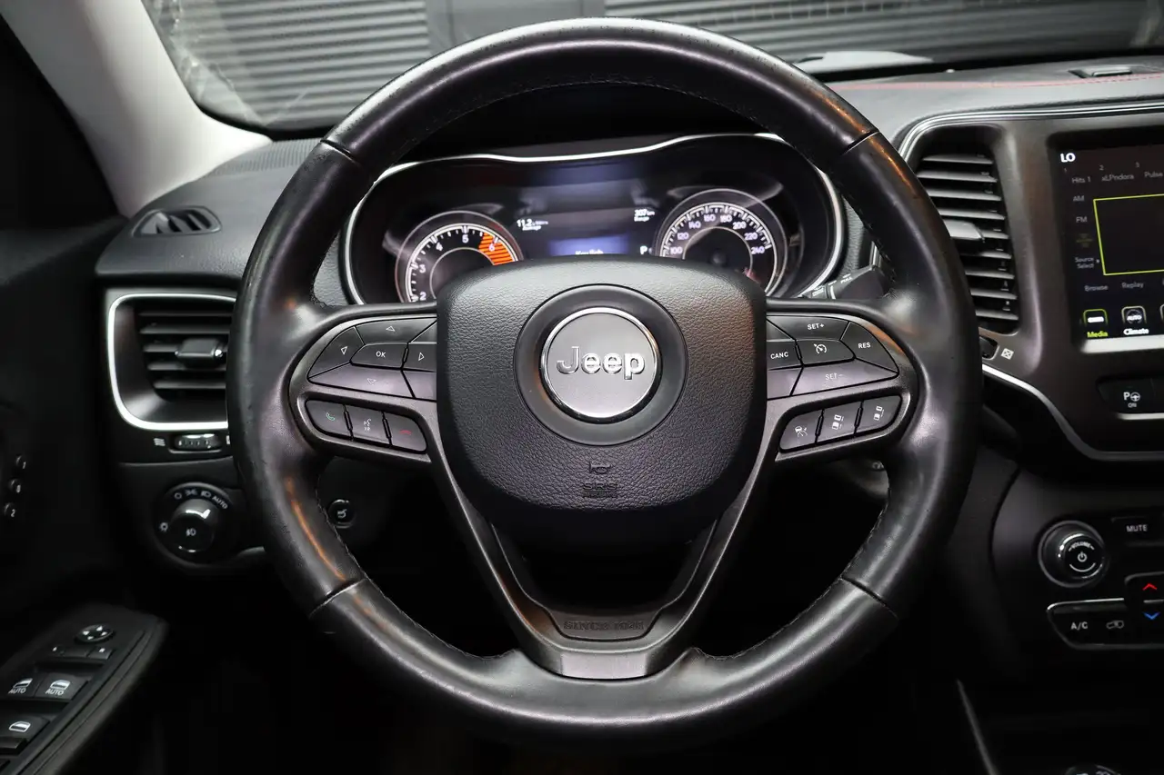 Jeep Cherokee снимка Jeep Cherokee