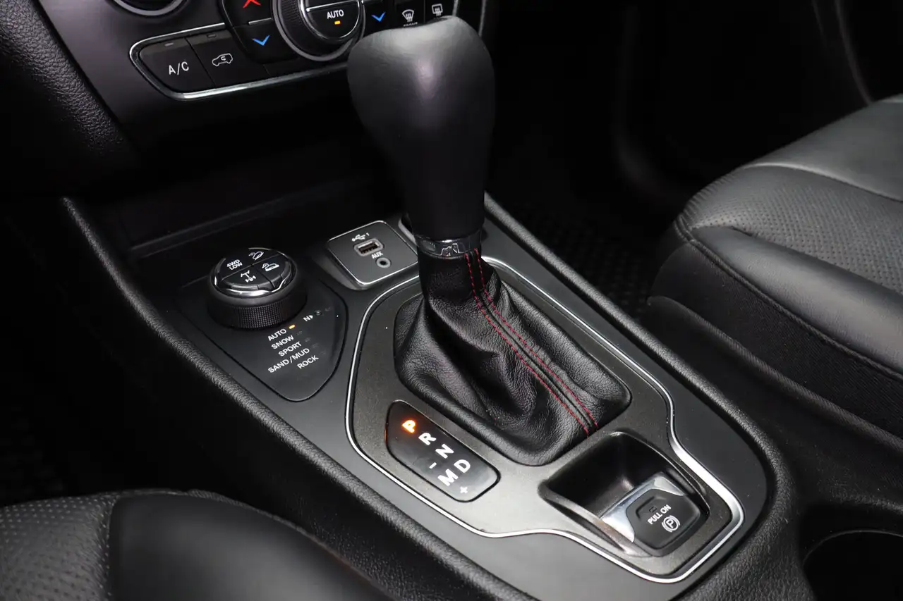 Jeep Cherokee снимка Jeep Cherokee