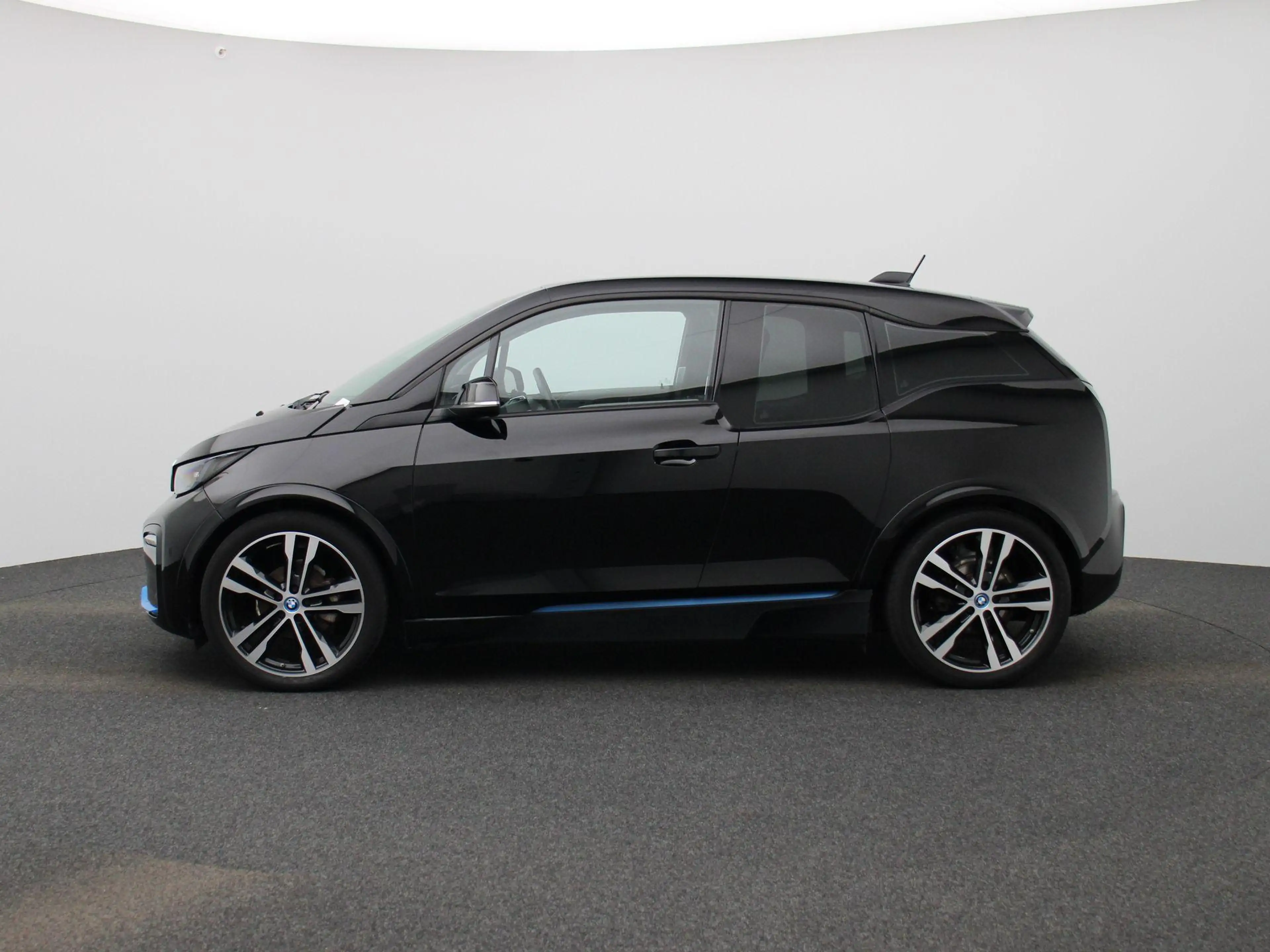 BMW i3 S 120Ah 42 kWh AUTOMAAT | NAVIGATIE | STOELVERWARM — photo 4