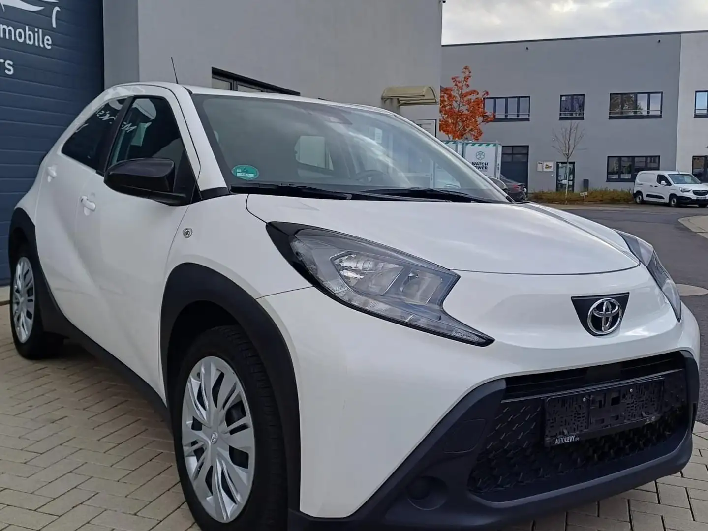 Toyota Aygo X Play Kamera* Klimaaut.*Parkassist*Keyless*Tempomat Weiß - 1