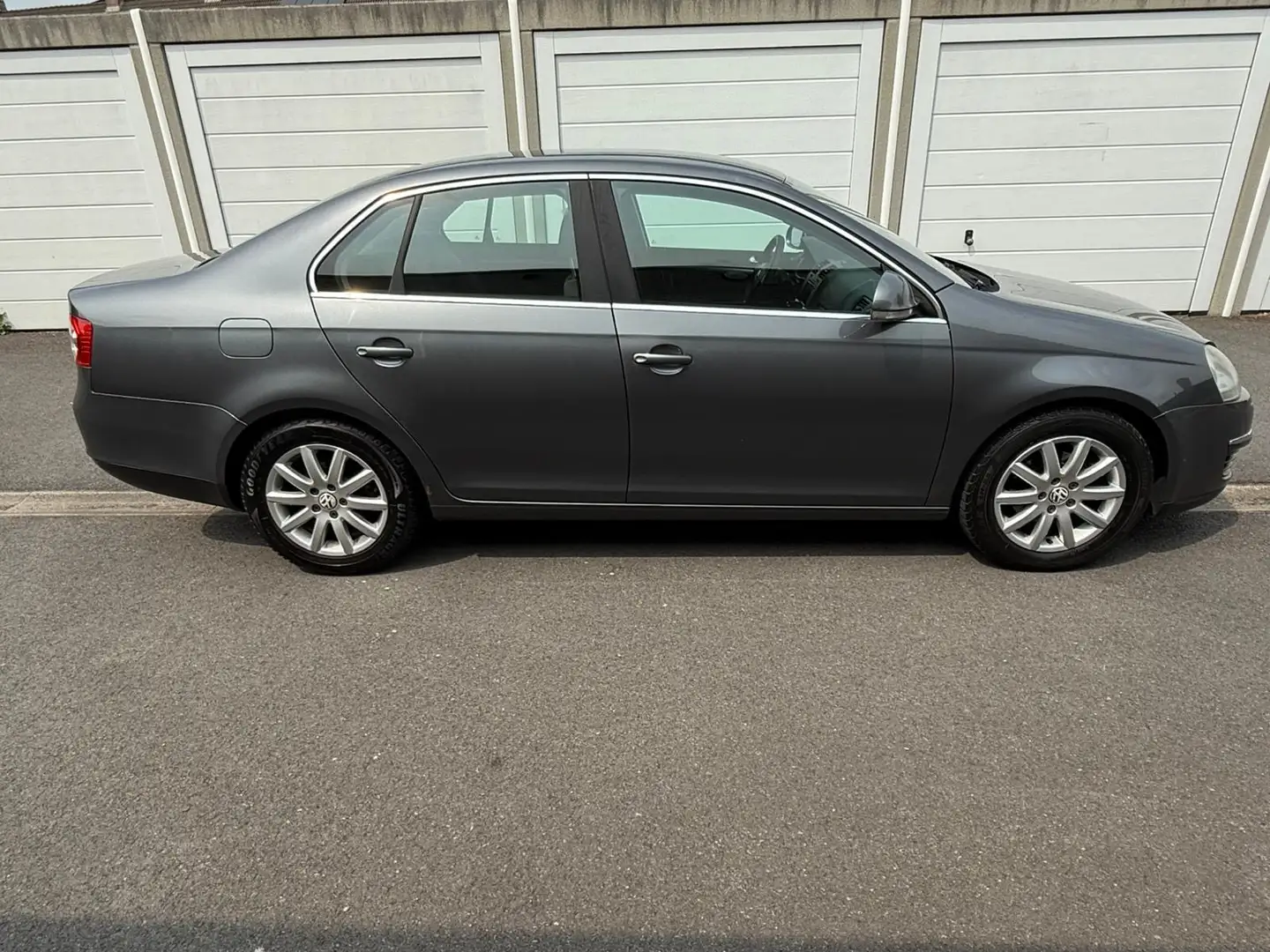 Volkswagen Jetta 1.9 TDI Comfortline - 2