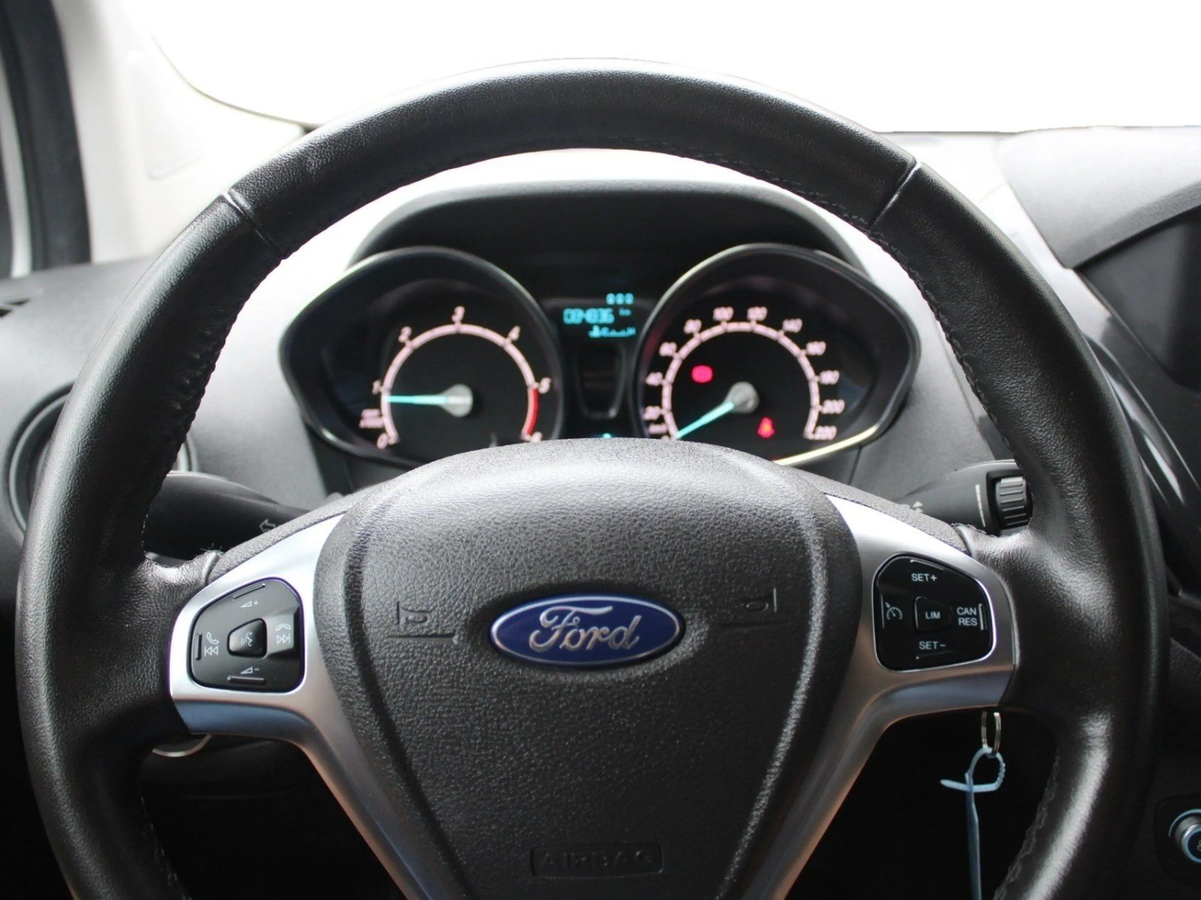 Ford Tourneo Courier Titanium - Winter-Paket - Navi — photo 9