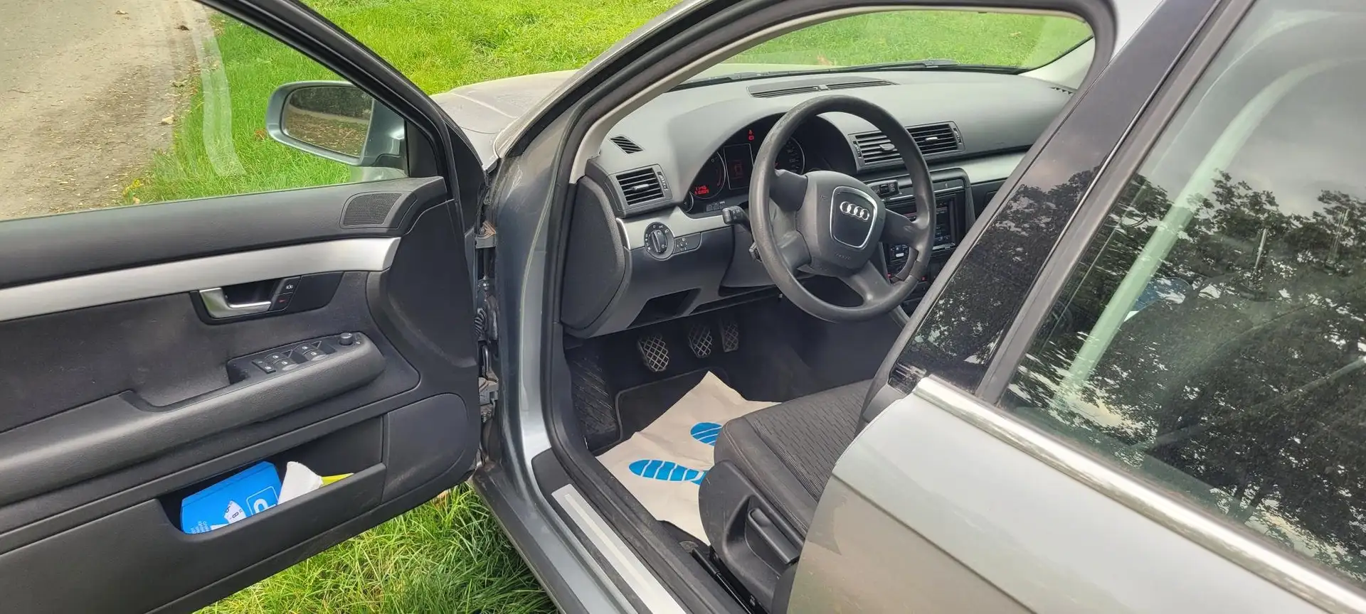 Audi A4 1.6 Grau - 2