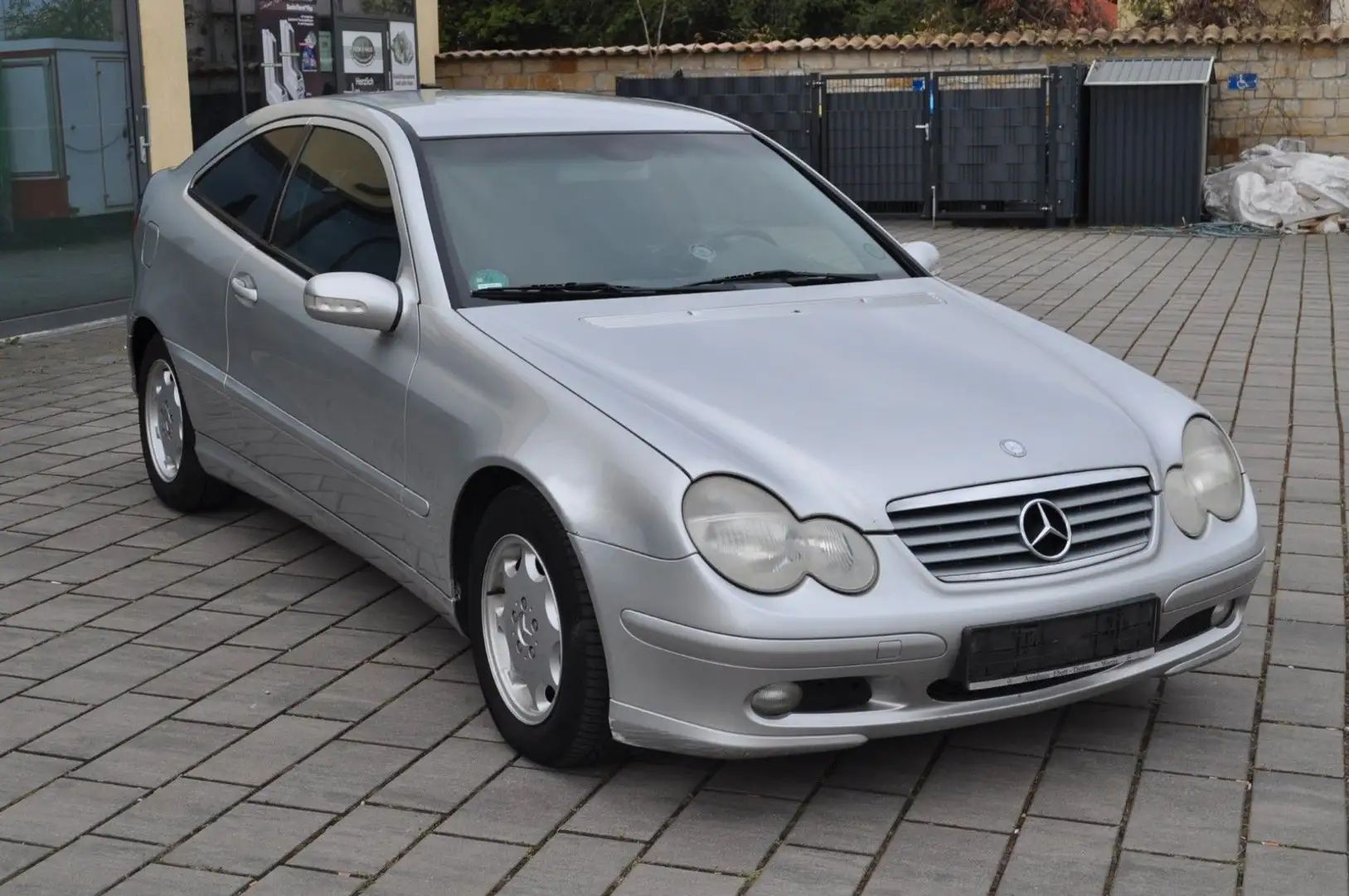 Mercedes-Benz C 180 Sportcoupé *TÜV 01-2026* Срібний - 1