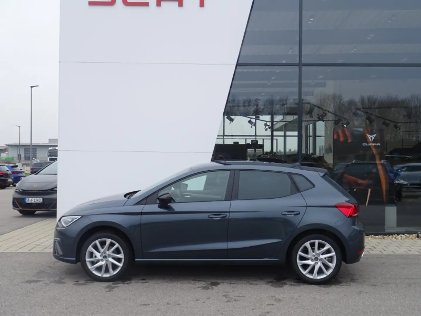 SEAT Ibiza Ibiza 1.0 TSI FR 115PS Navi Voll-LED VirtualCockpi Grau - 1