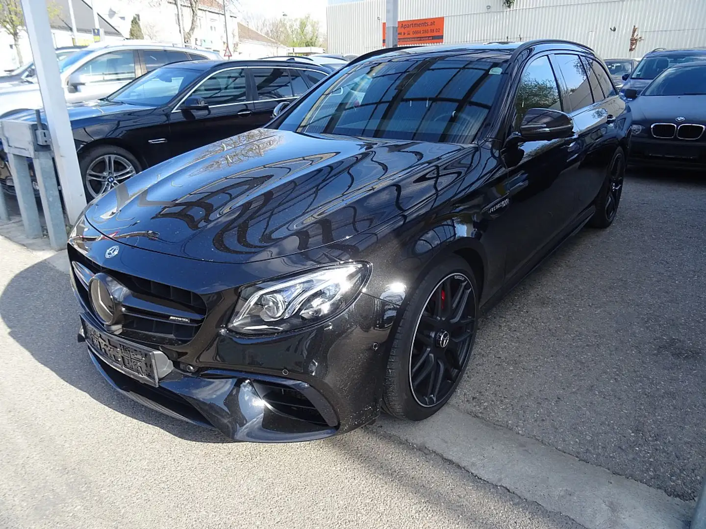 Mercedes-Benz E 63 AMG S T 4 Matic+ Aut. Schwarz - 1