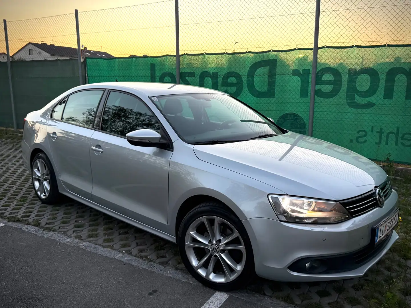 Volkswagen Jetta Jetta Comfortline 1,6 TDI DPF Comfortline Silber - 1
