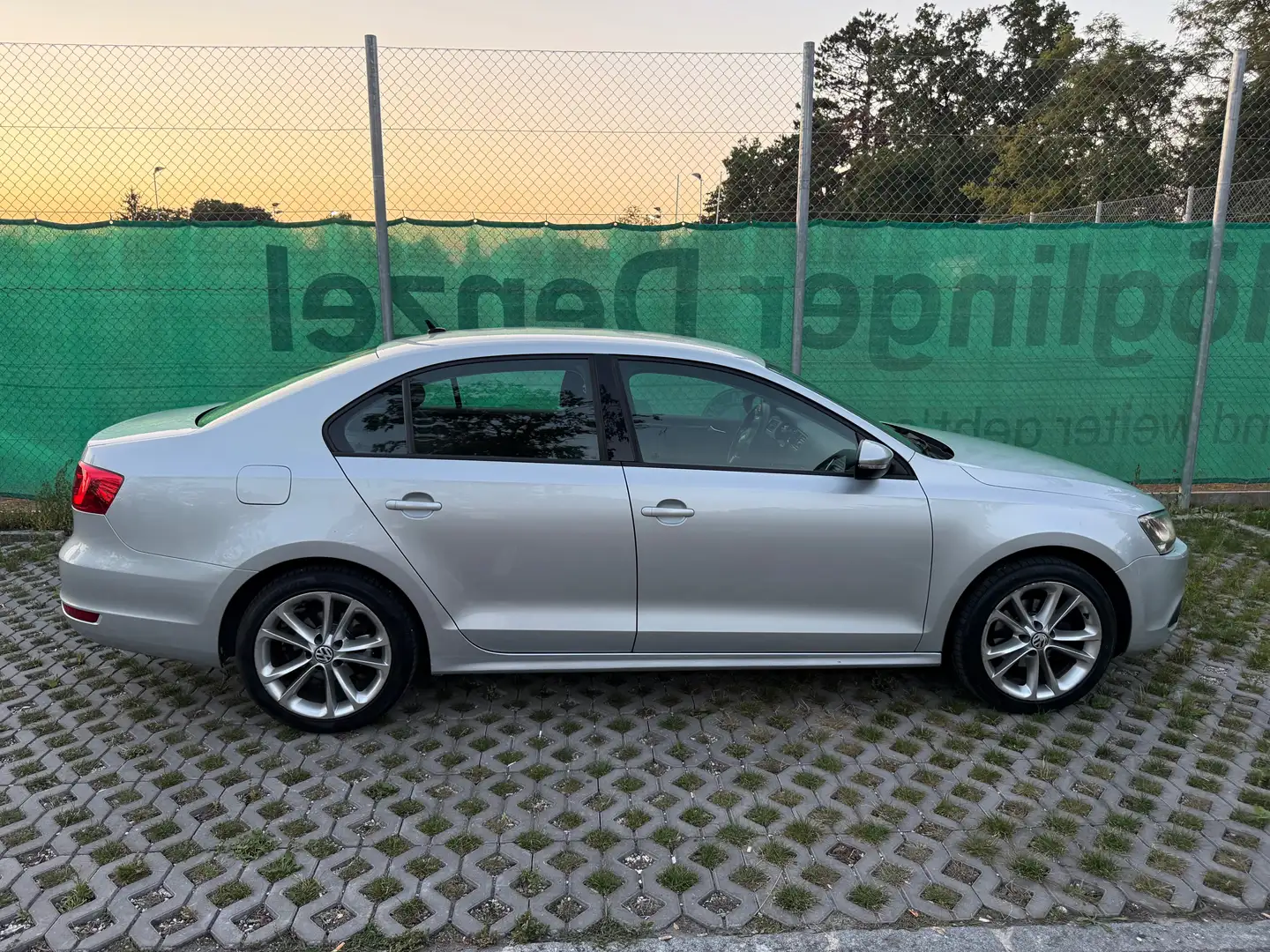 Volkswagen Jetta Jetta Comfortline 1,6 TDI DPF Comfortline Silber - 2