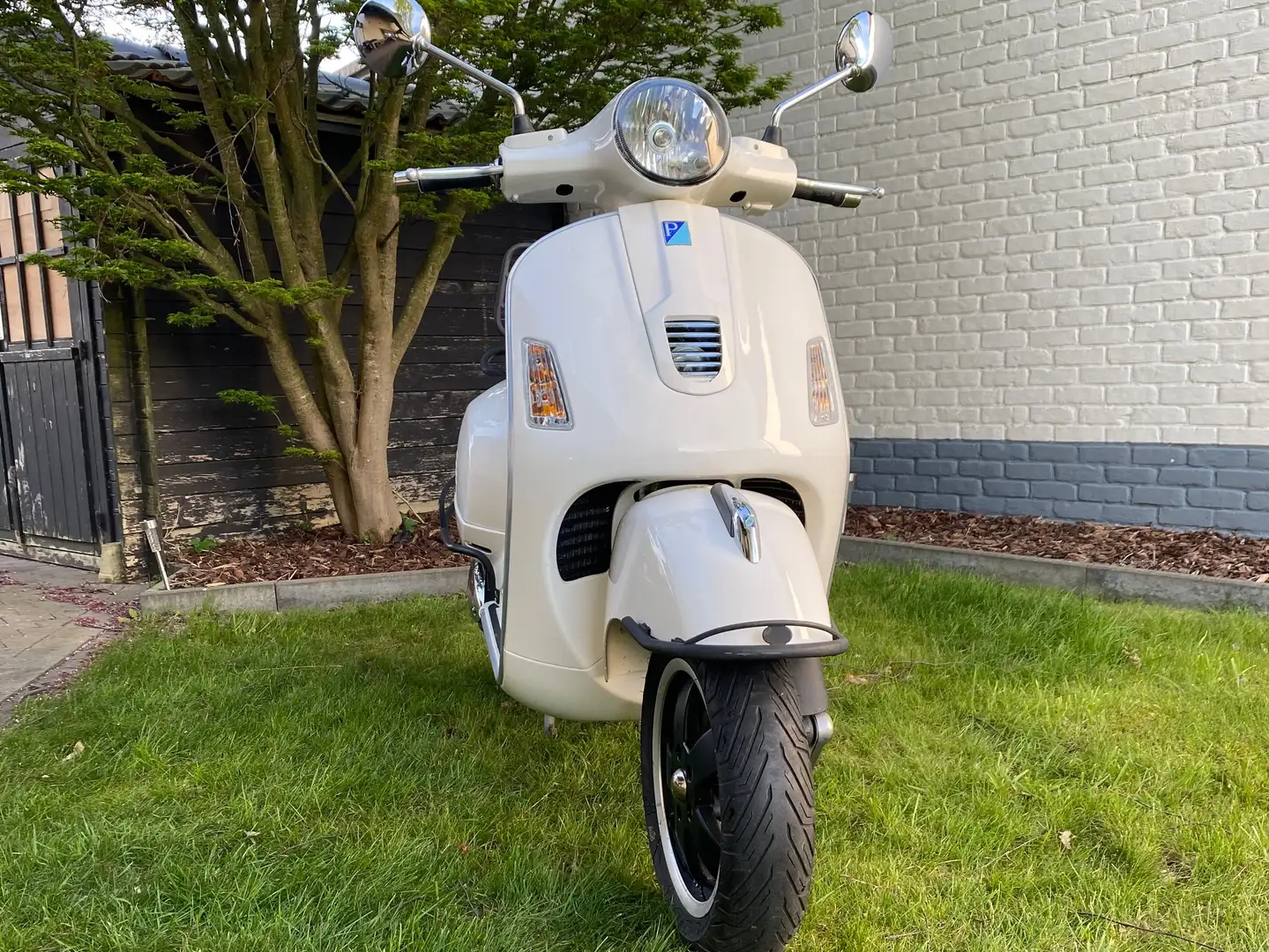 Piaggio GTS 125 Wit - 2