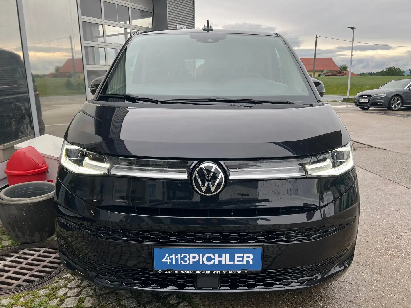 Volkswagen T7 Multivan VW T7 Multivan Style eHybrid 180 kW 4MOTION Schwarz - 2