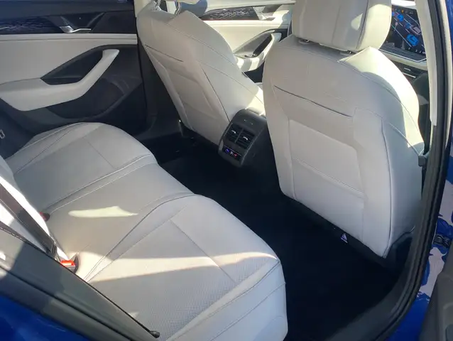 Volkswagen Passat view 25