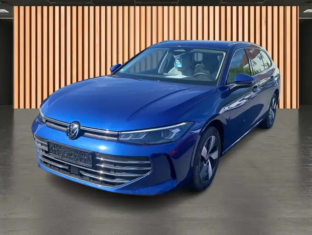 Volkswagen Passat view 2