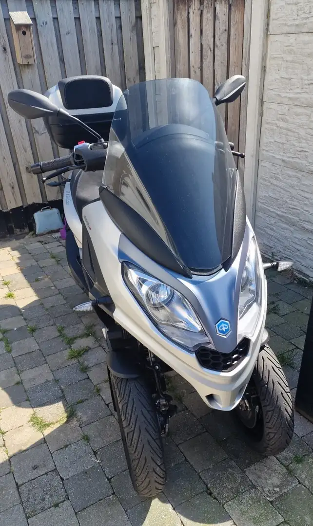 Piaggio MP3 300 hpe 300 sport Šedá - 1