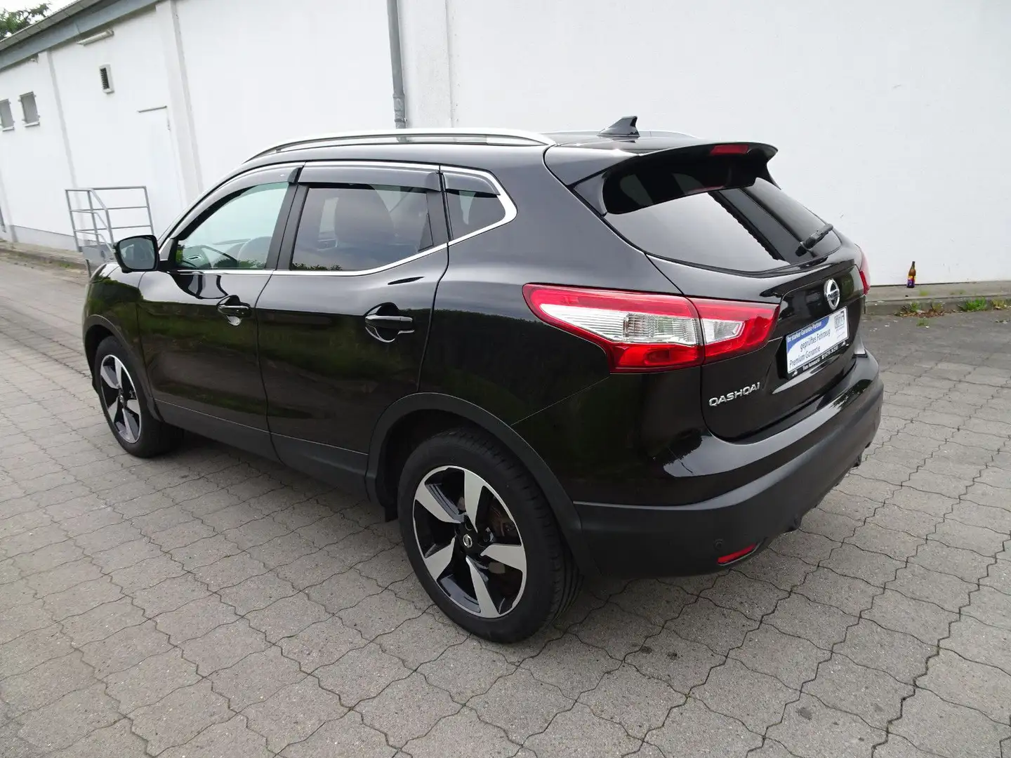Nissan Qashqai 1.2 DIG / Automatik / 360°-Kamera Schwarz - 2