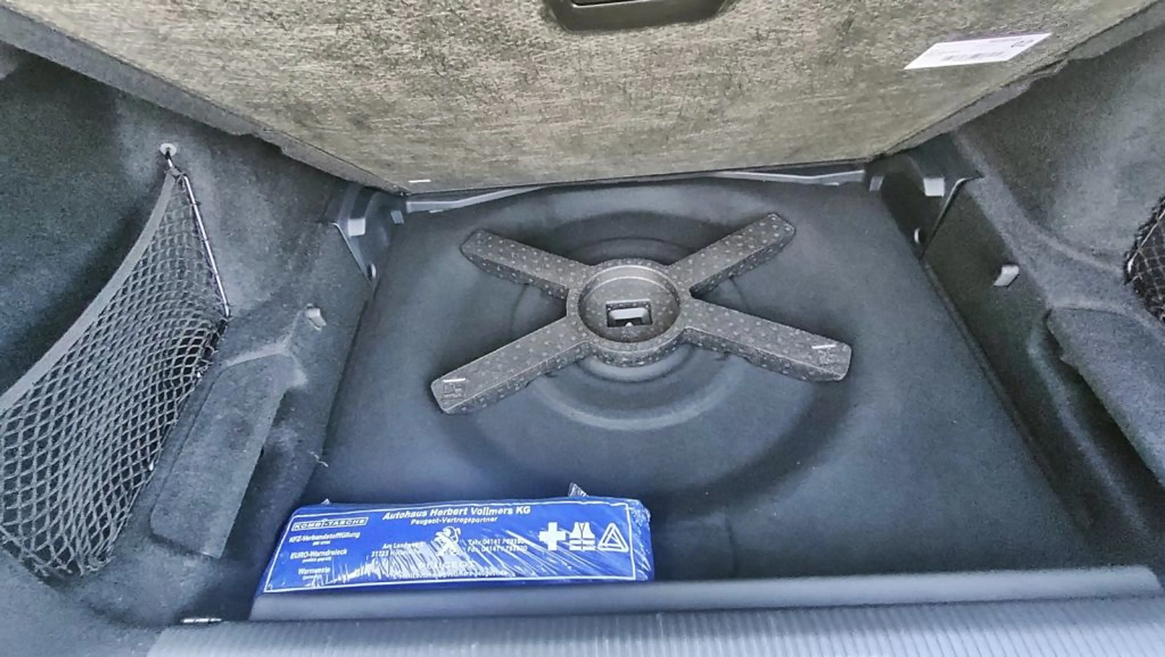 Peugeot 308 SW PureTech 130 Allure Pack — photo 13