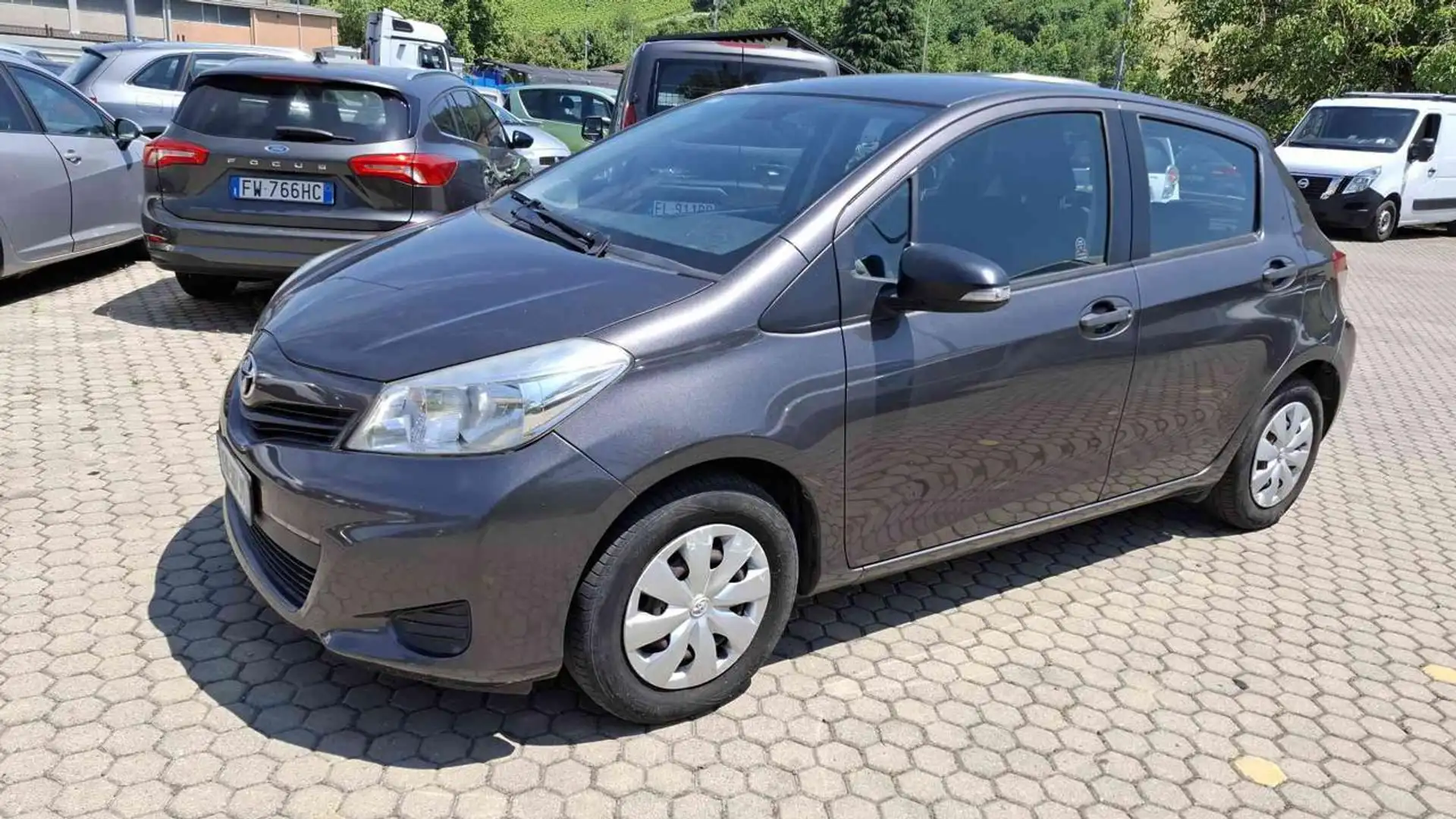 Toyota Yaris 1.0 5 porte UNICO PROPRIETARIO Grigio - 1