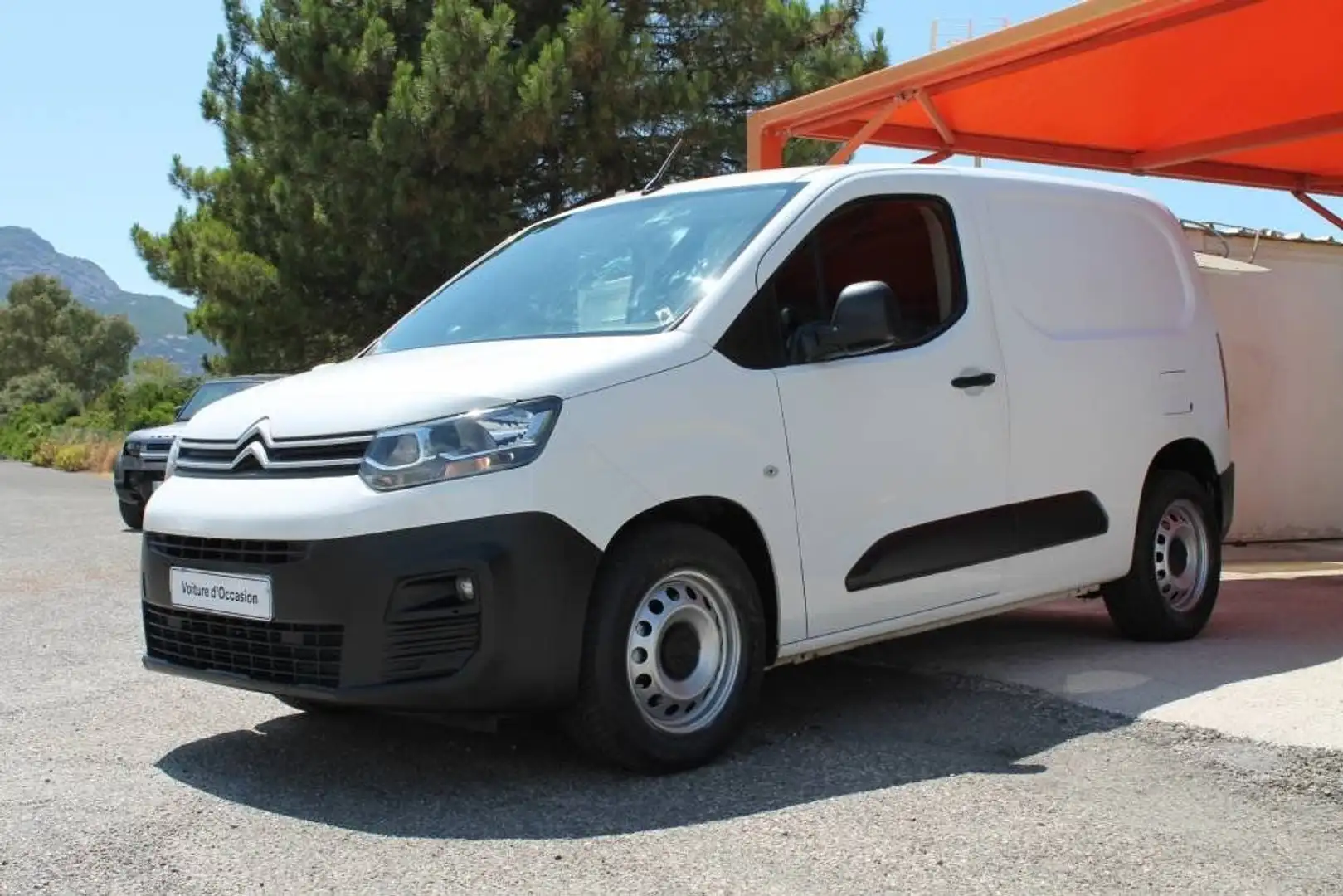 Citroen Berlingo ALL-GRIPPE SURELEVE TAILLE M 650KL 1.6L BLUEHDI 10 Blanc - 2