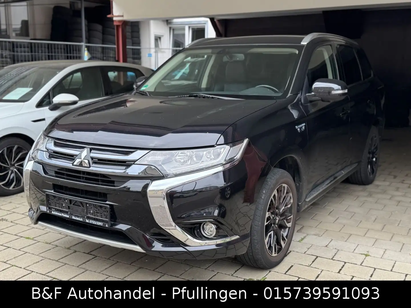 Mitsubishi Outlander PHEV Plus 4WD Aut.|R.Kam.|AHK Fekete - 1