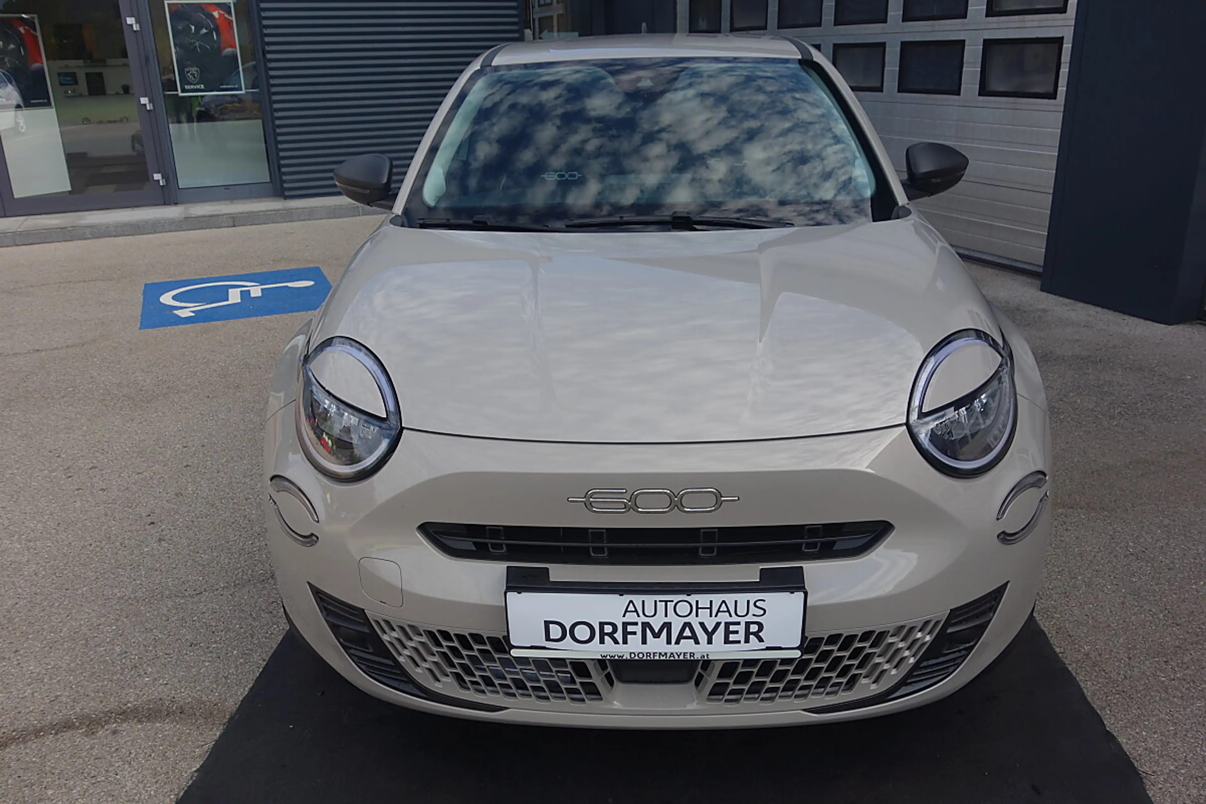 Fiat 600 T-GEN 3 Hybrid mHEV 145 6-Gang eDCT — photo 3