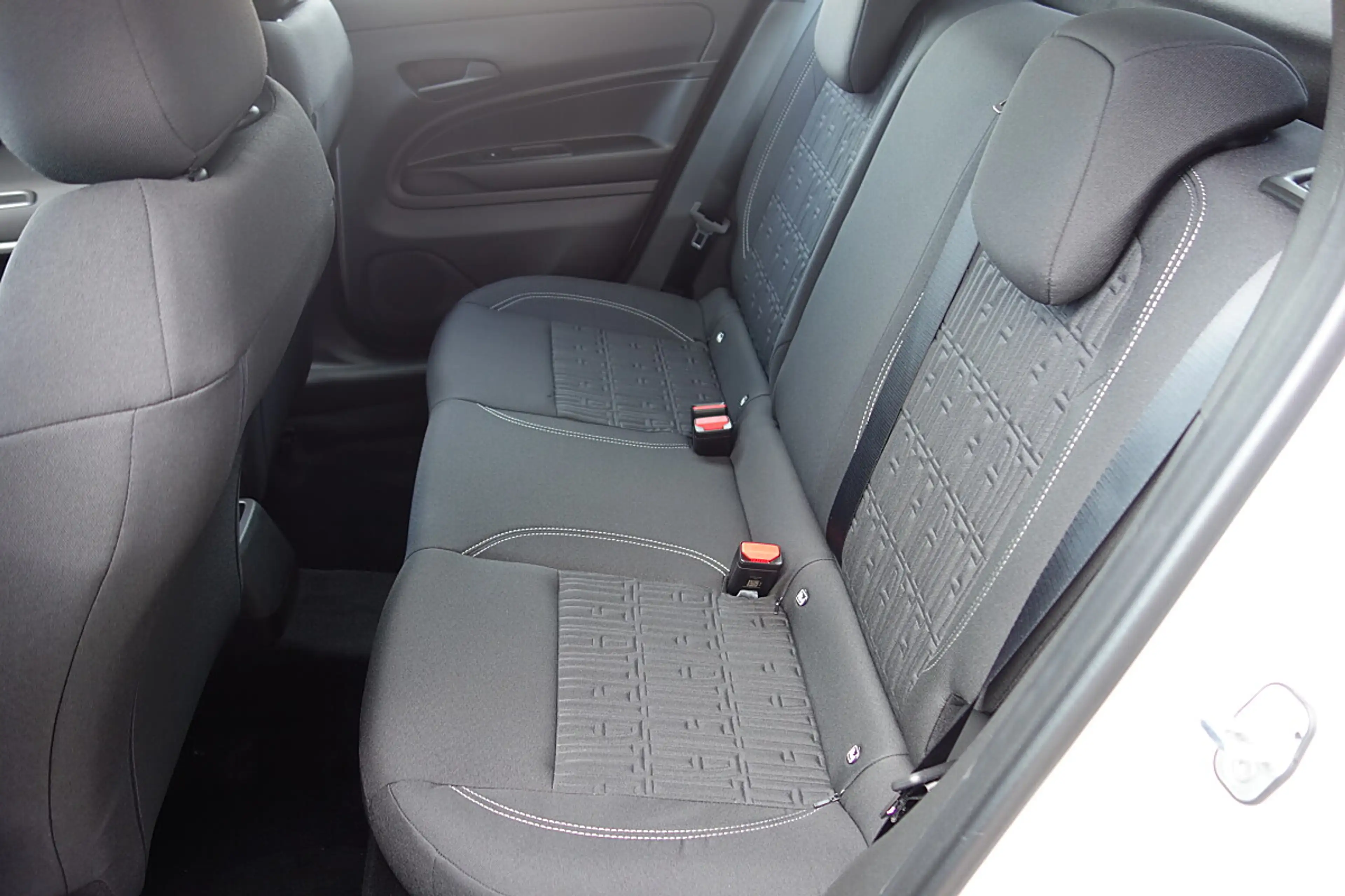 Fiat 600 T-GEN 3 Hybrid mHEV 145 6-Gang eDCT — photo 11