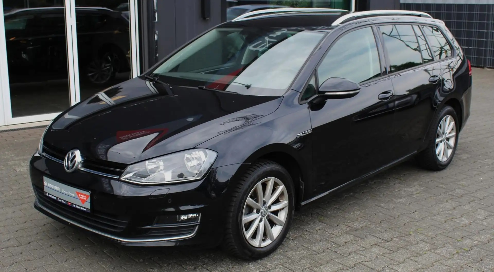 Volkswagen Golf VW Golf VII VaraiantLounge 1.2TSI 81kW/110PS DSG Schwarz - 1