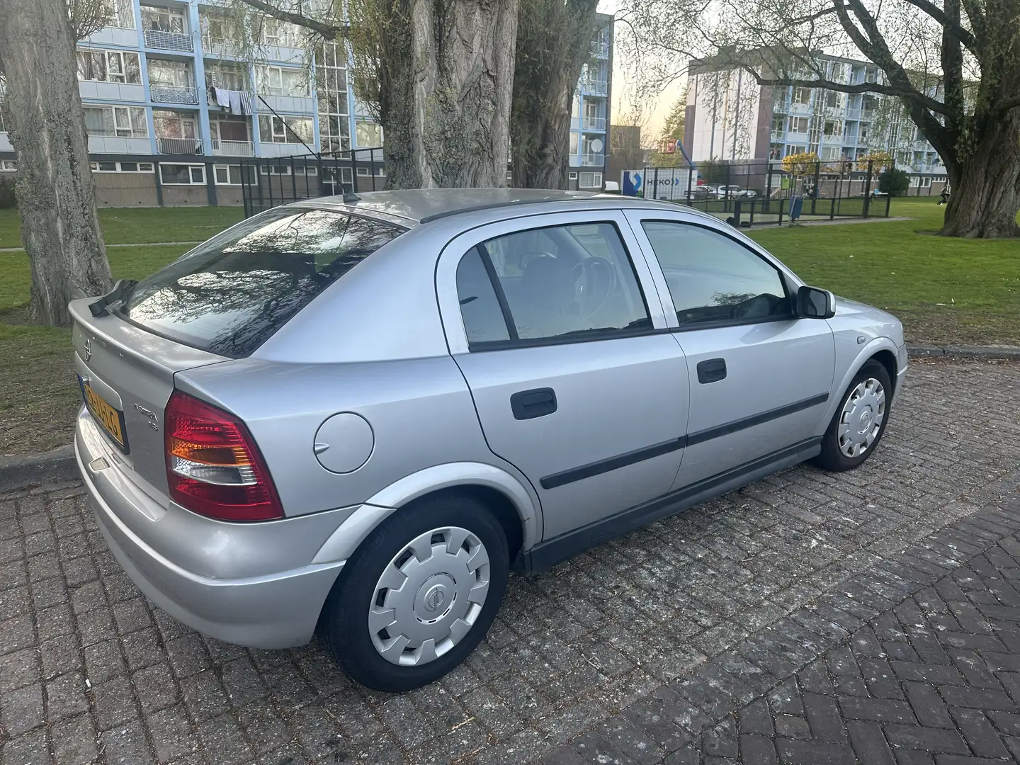 Opel Astra 1.6 Edition Grijs - 1