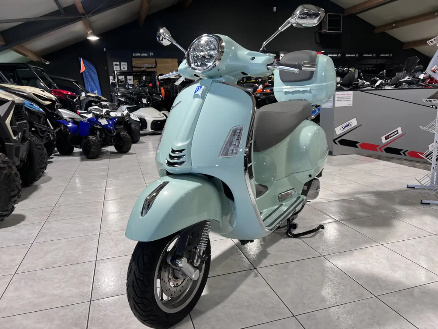 Vespa GTS 125 Classica Groen - 2