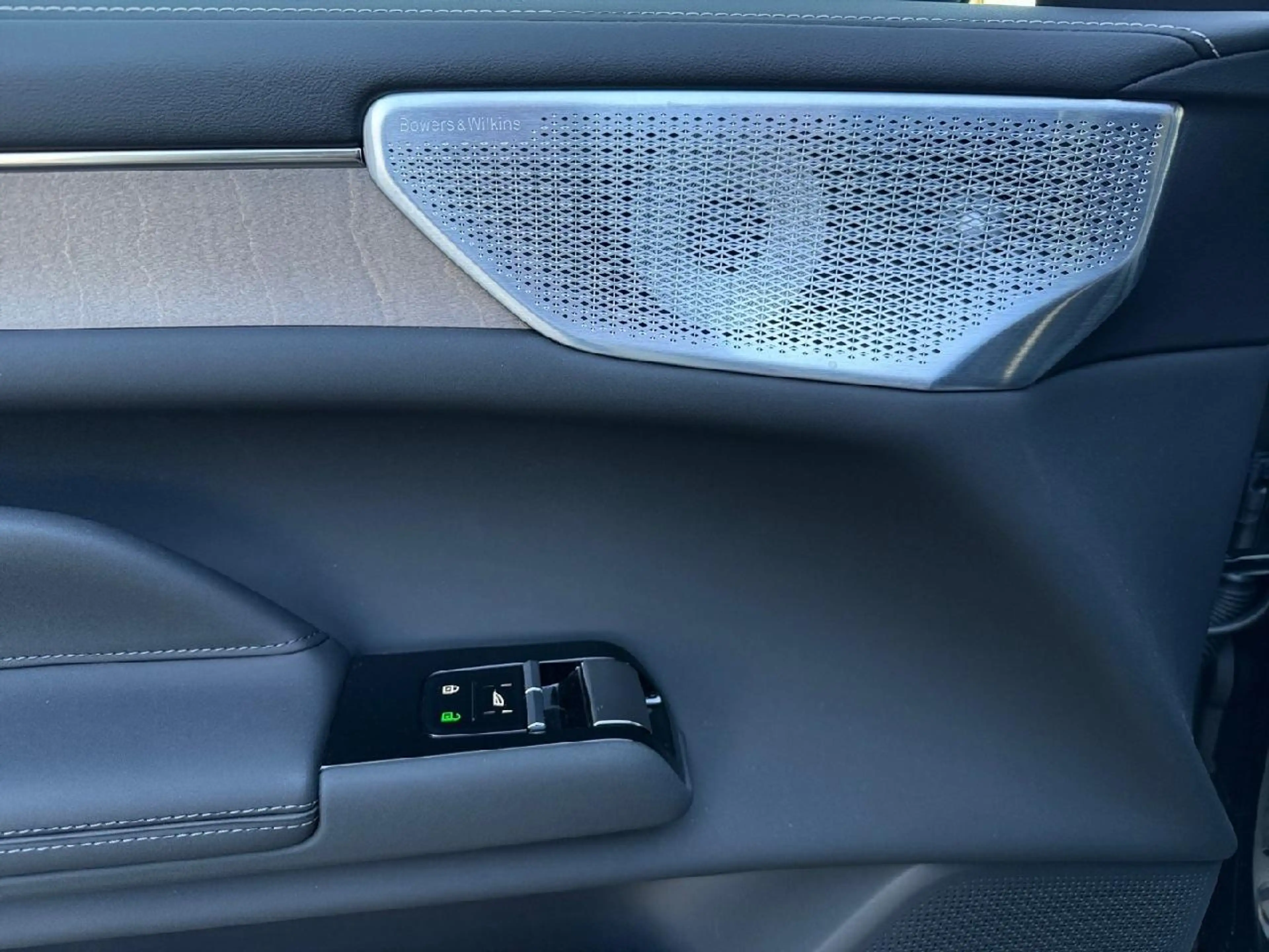 Volvo ES90 245 kW Single Motor Extended Range RWD Ultra — photo 9