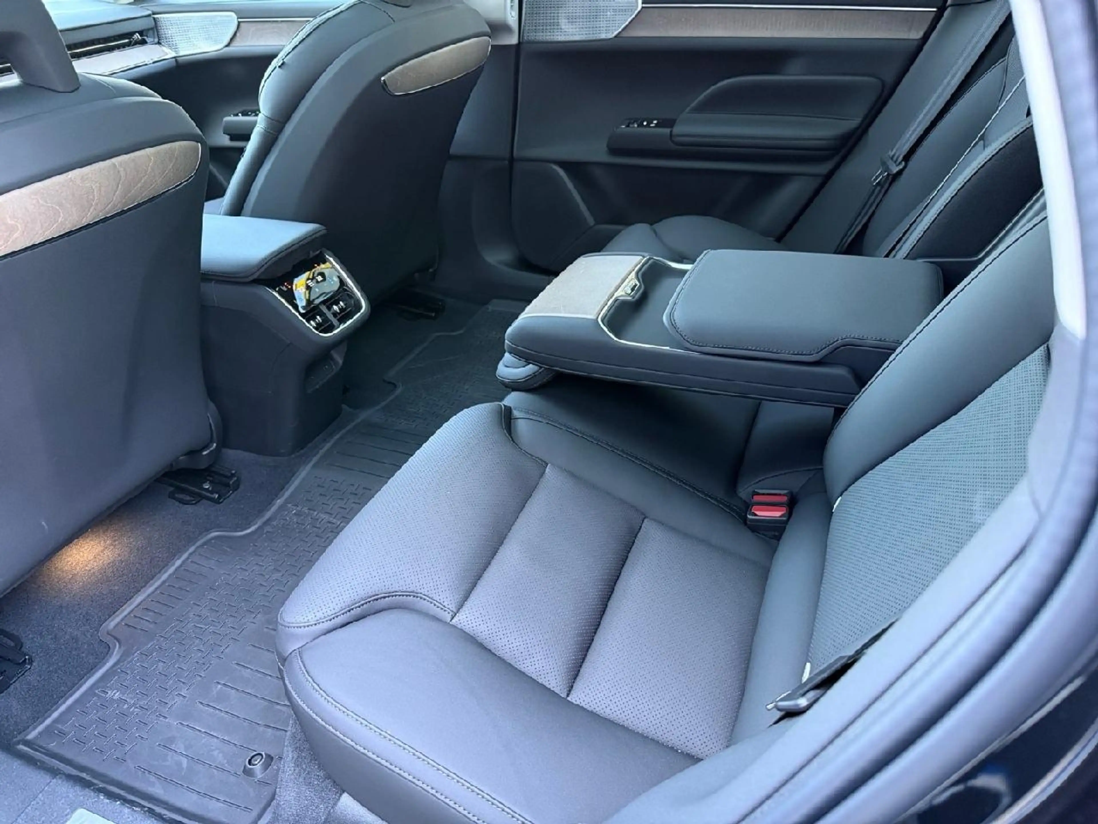 Volvo ES90 245 kW Single Motor Extended Range RWD Ultra — photo 10