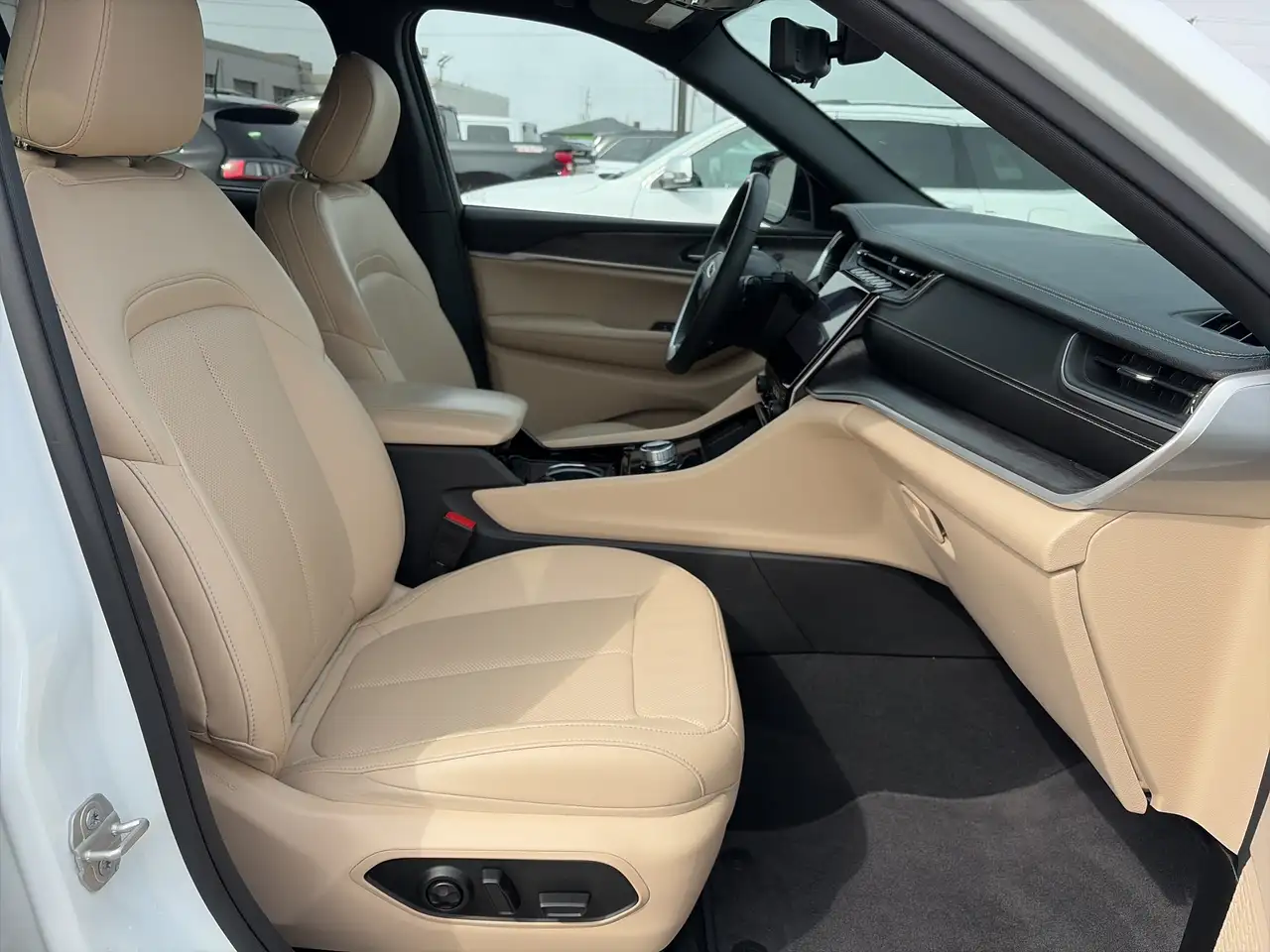 Jeep Grand Cherokee снимка Jeep Grand Cherokee
