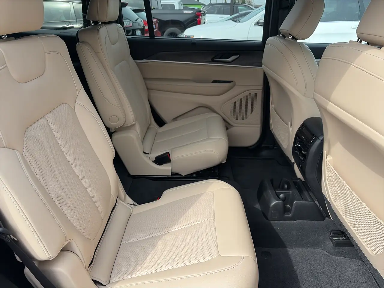 Jeep Grand Cherokee снимка Jeep Grand Cherokee